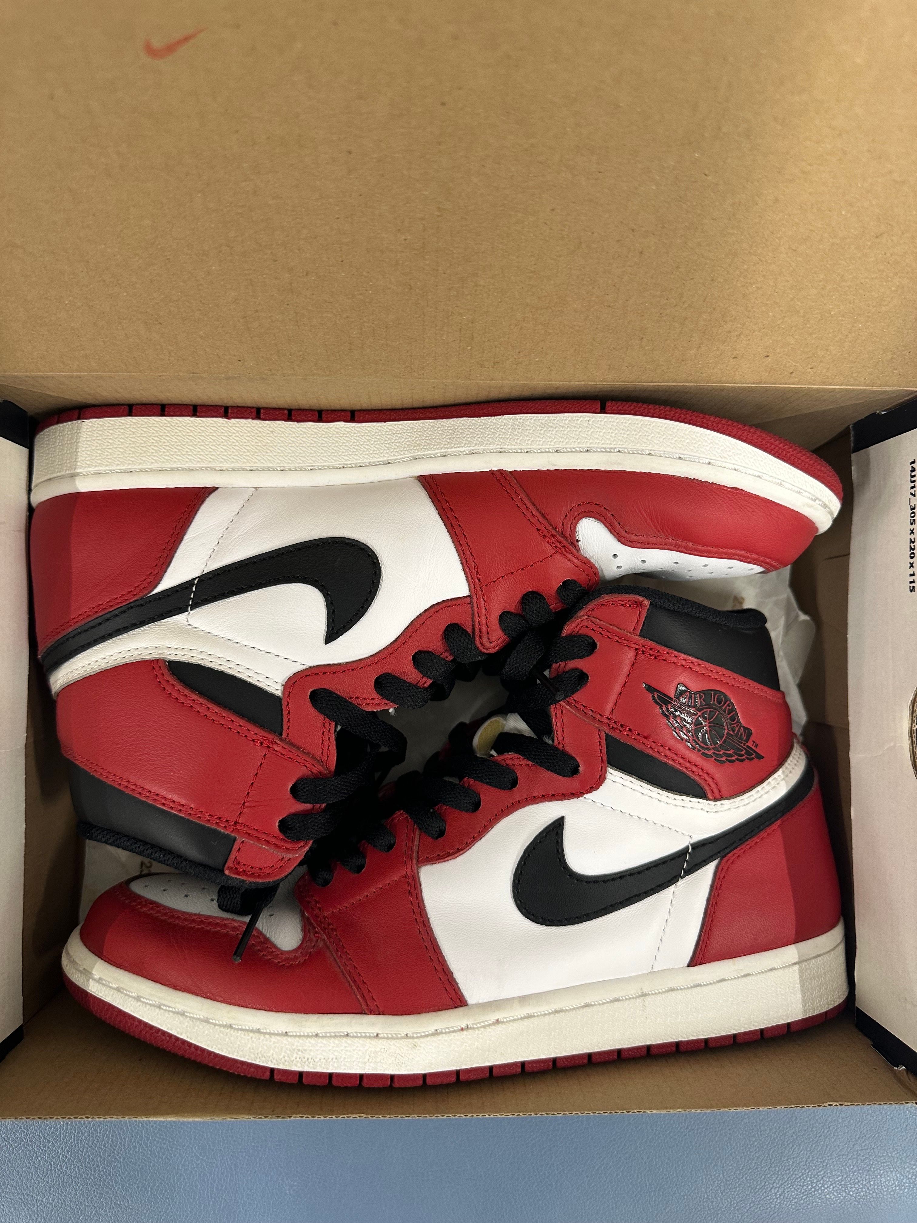 Nike Air Jordan 1 Retro High "Chicago" (2015)