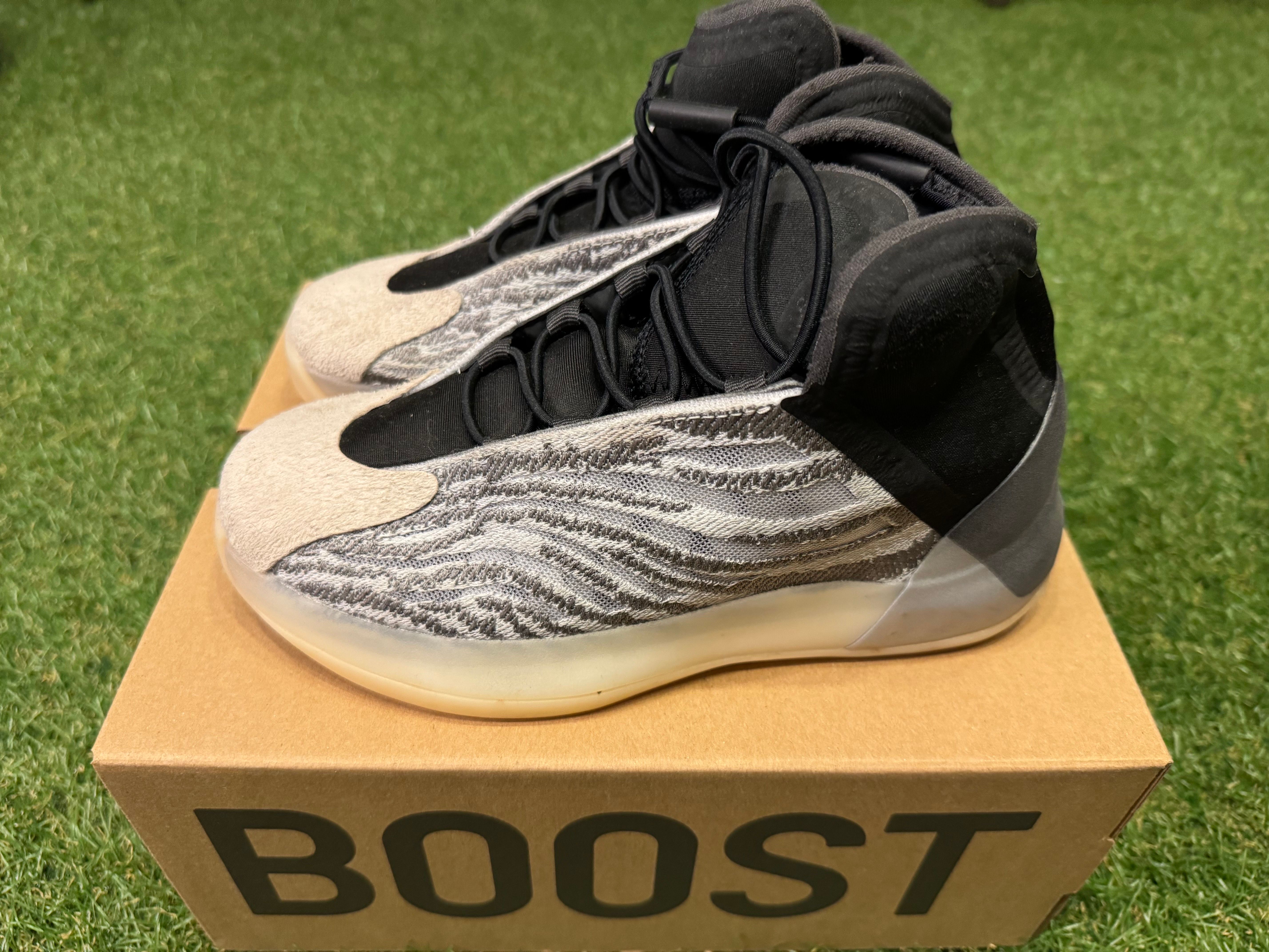 adidas KIDS YEEZY Quantum "QNTM"