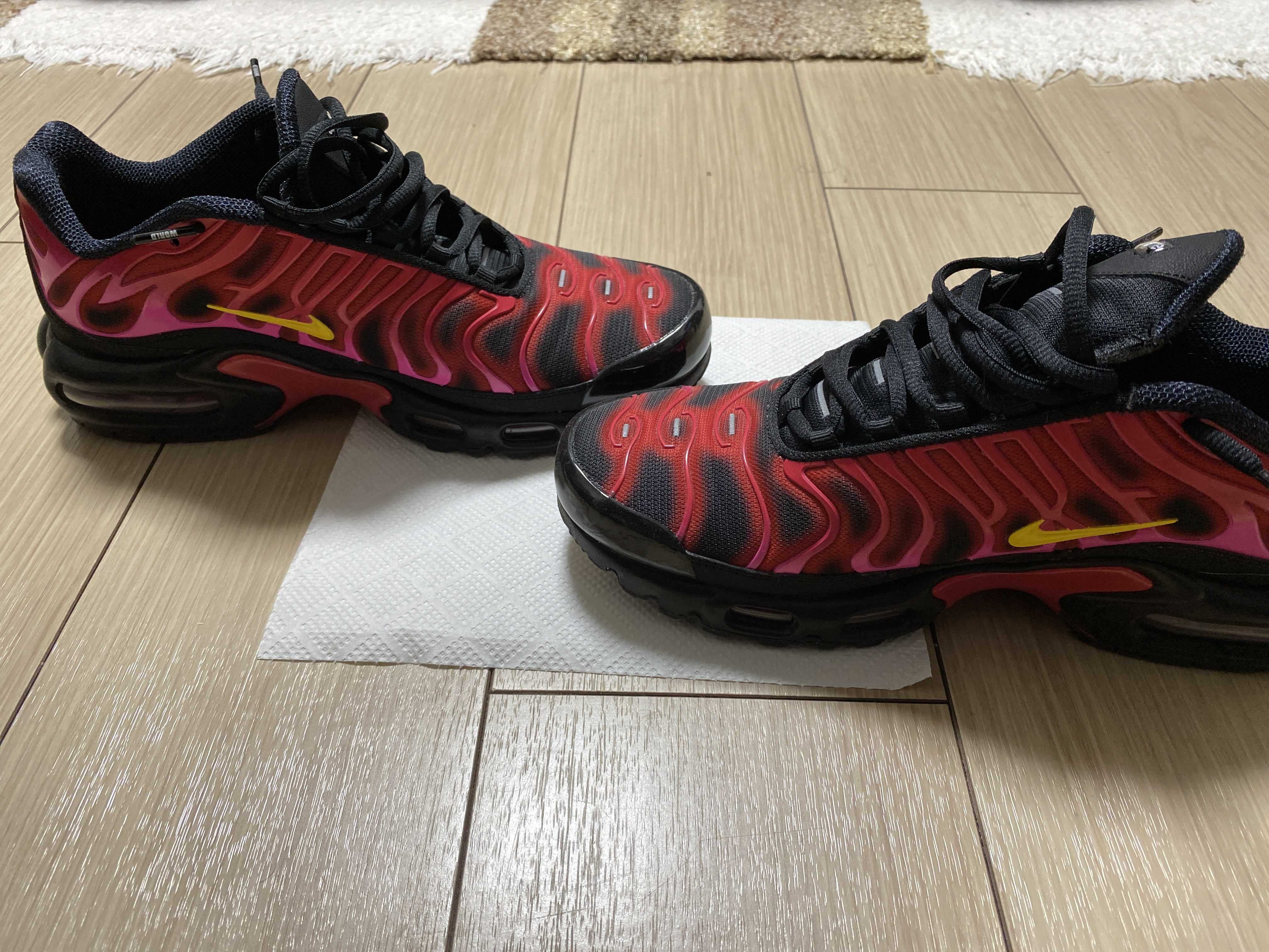 Supreme × Nike Air Max Plus "Hyper Grape"