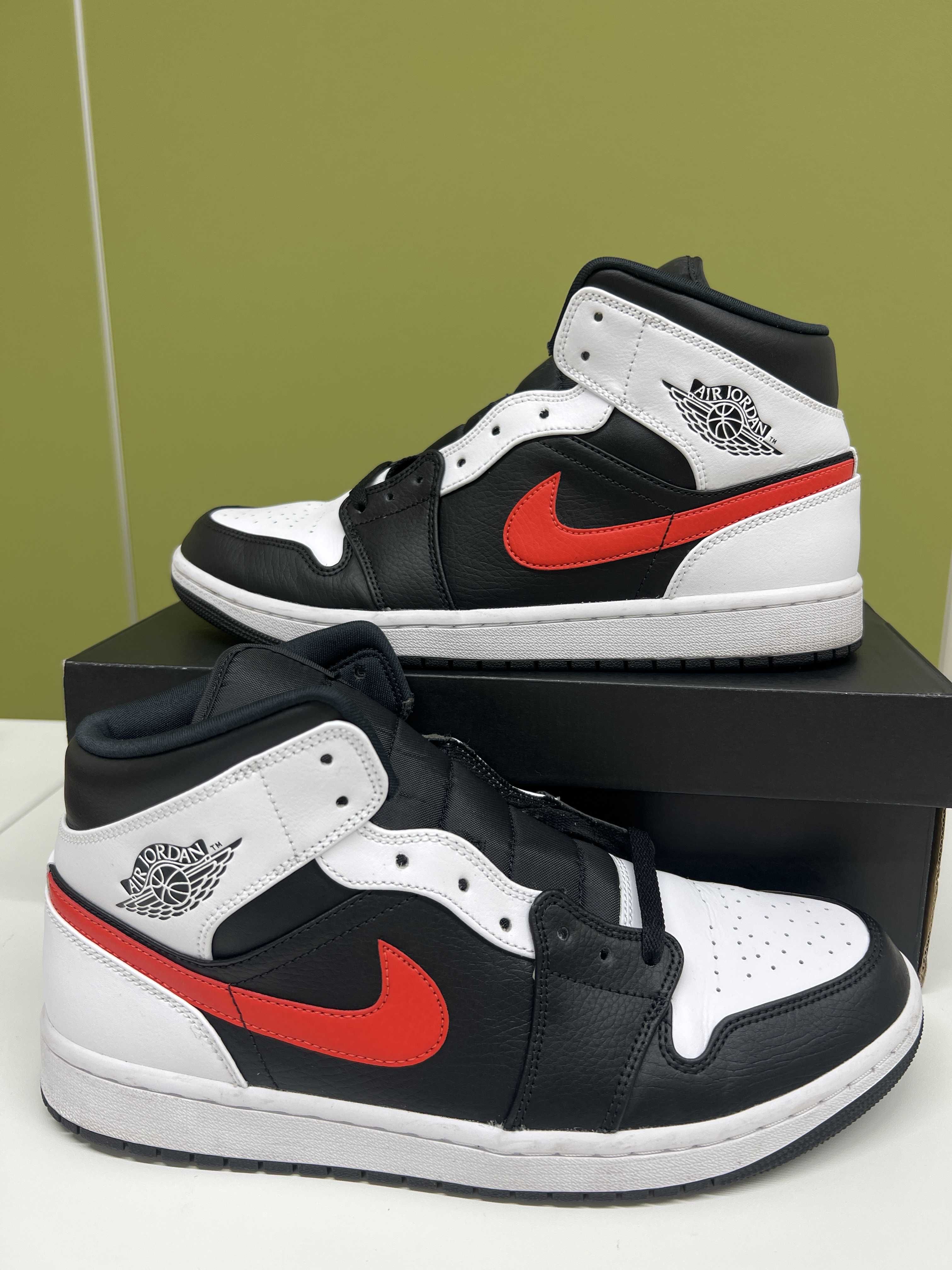NIKE AIR JORDAN 1 MID "BLACK/CHILE RED/WHITE"