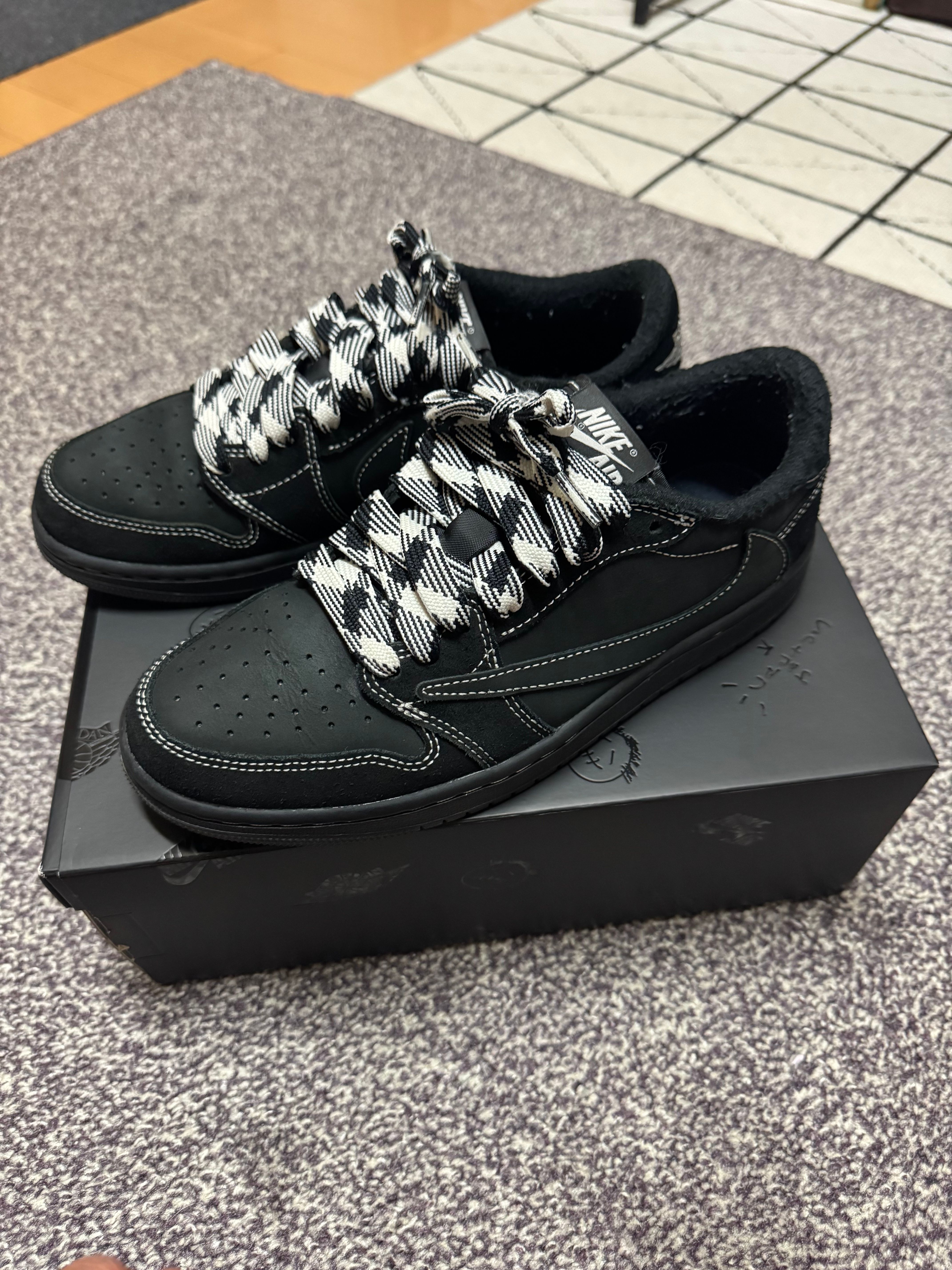 Travis Scott × Nike Air Jordan 1 Low OG SP "Black Phantom"