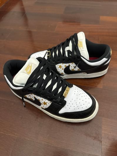 Supreme × Nike SB Dunk Low OG QS Gold Stars "White/Black"