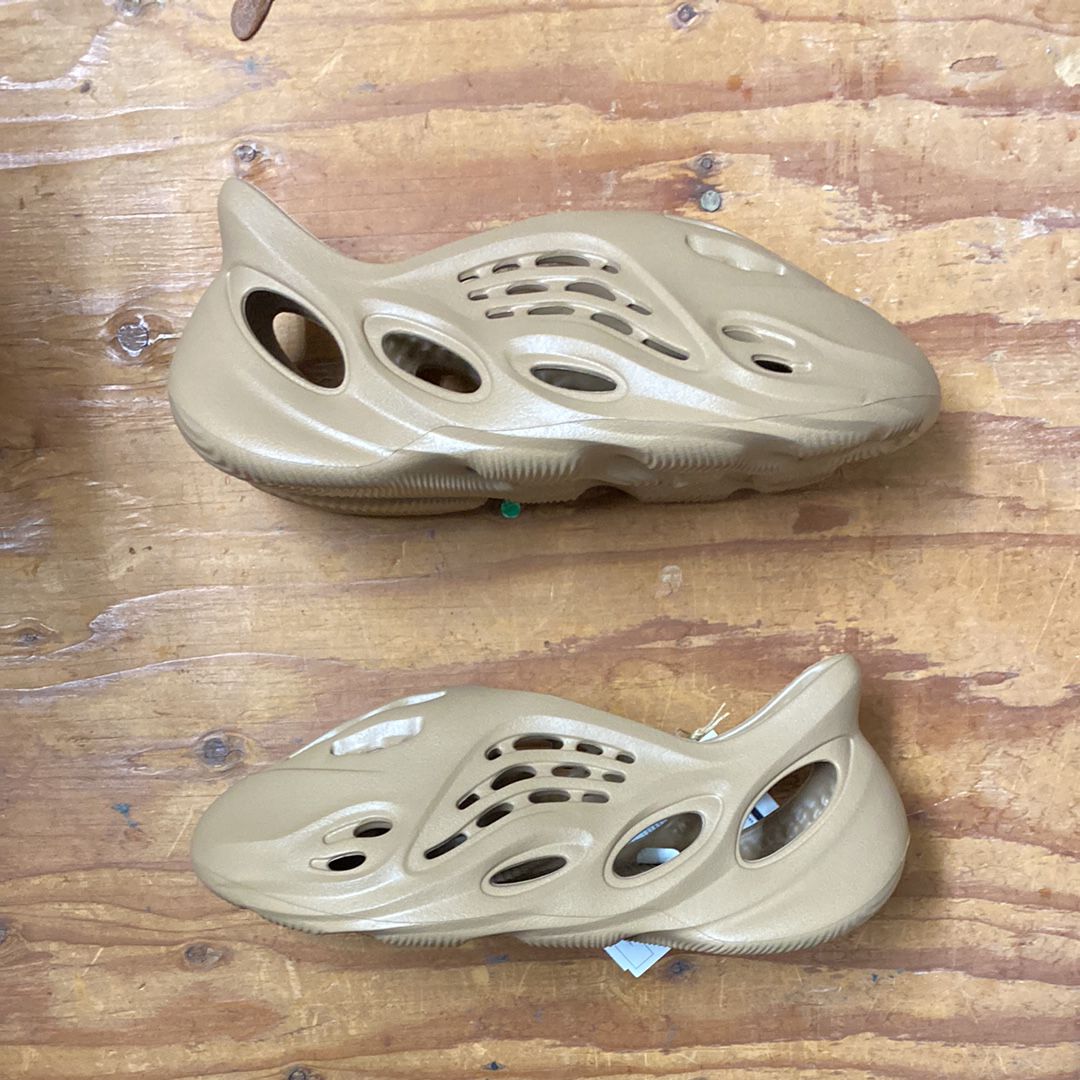 adidas YEEZY Foam Runner "Clay Taupe"