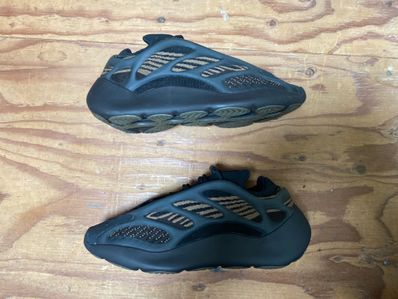 adidas YEEZY 700V3 "Clay Brown"