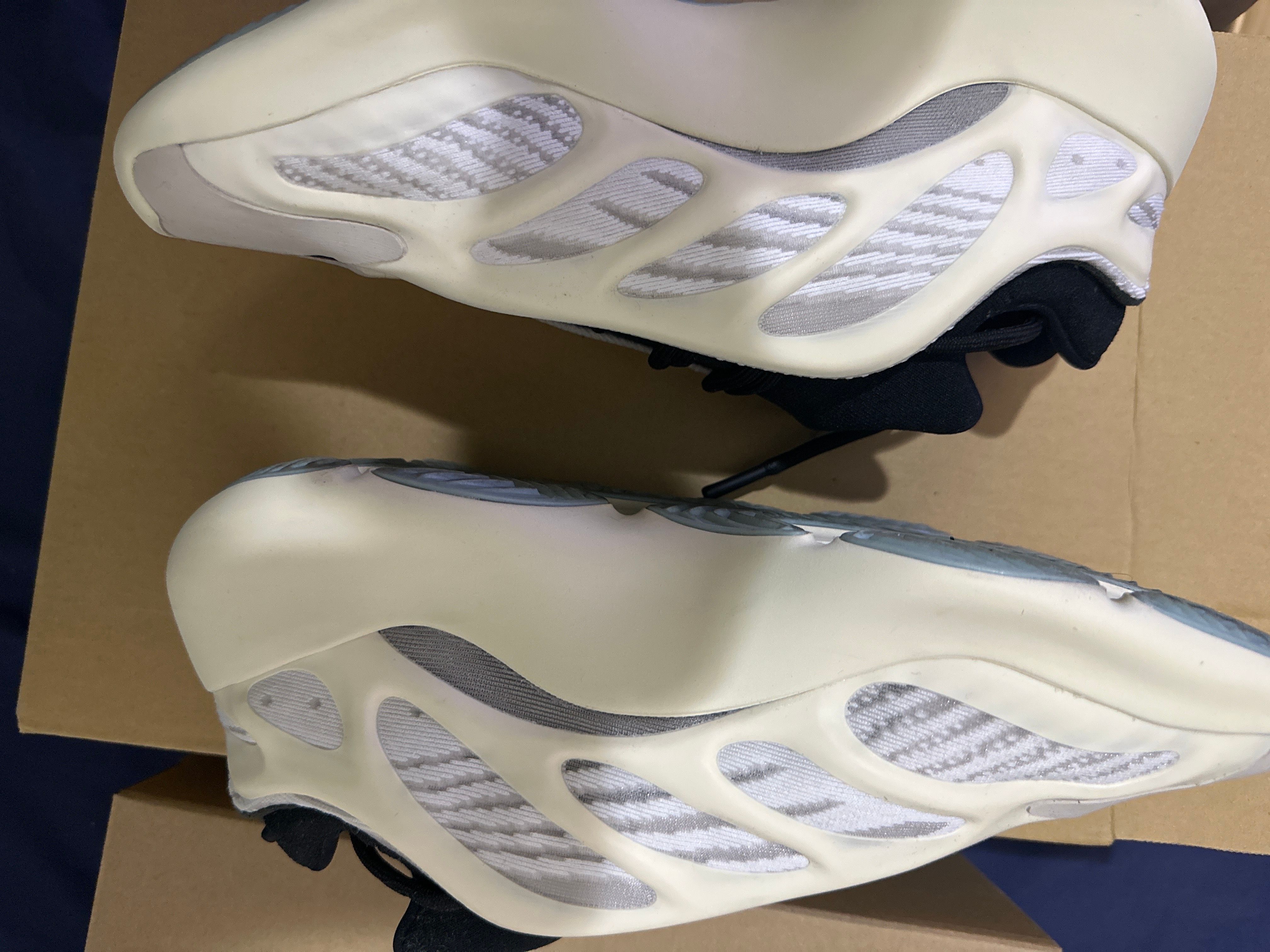 adidas YEEZY 700V3 "Azael"