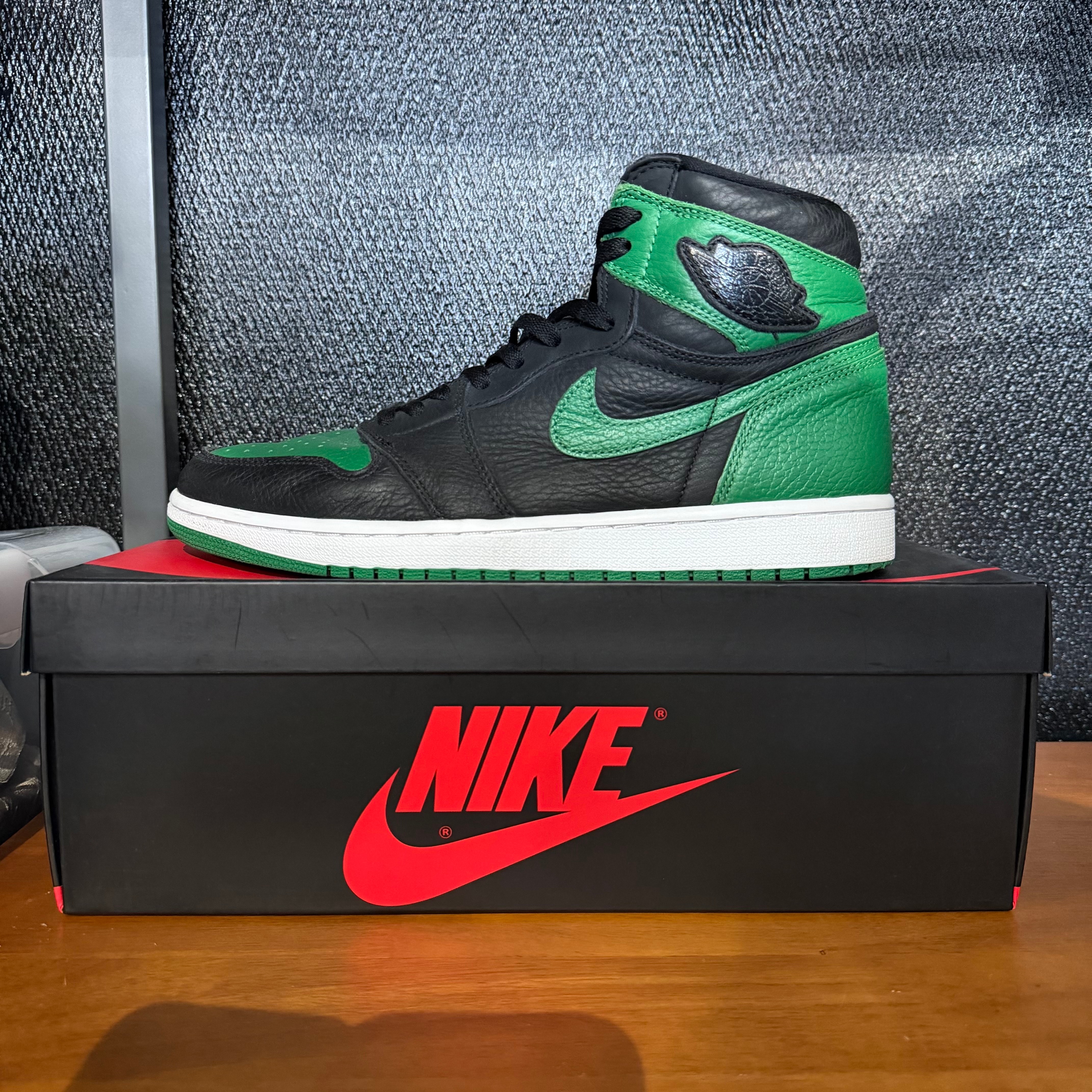 Nike Air Jordan 1 Retro High OG "Black/Pine Green" (2020)