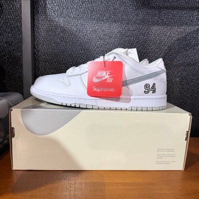 Supreme × Nike SB Dunk Low "White/Metallic Silver" (25FW Week2)