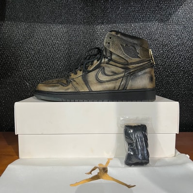NIKE AIR JORDAN 1 RETRO HIGH OG WINGS "BLACK/BLACK-METALLIC GOLD"
