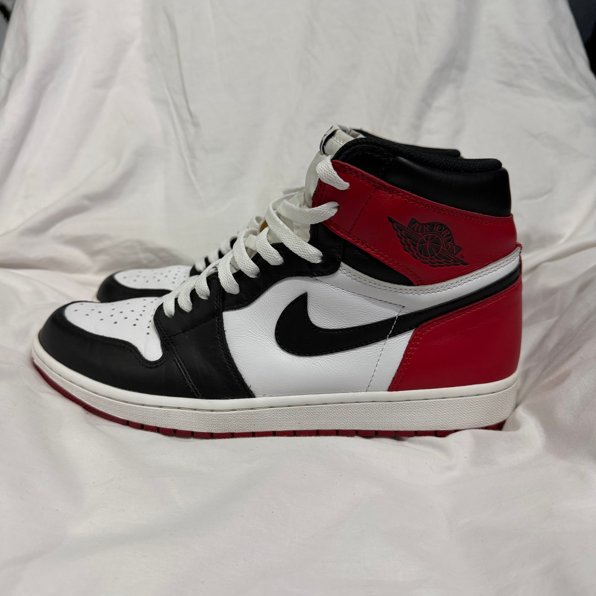 Nike Air Jordan 1 Retro High OG "Black Toe"