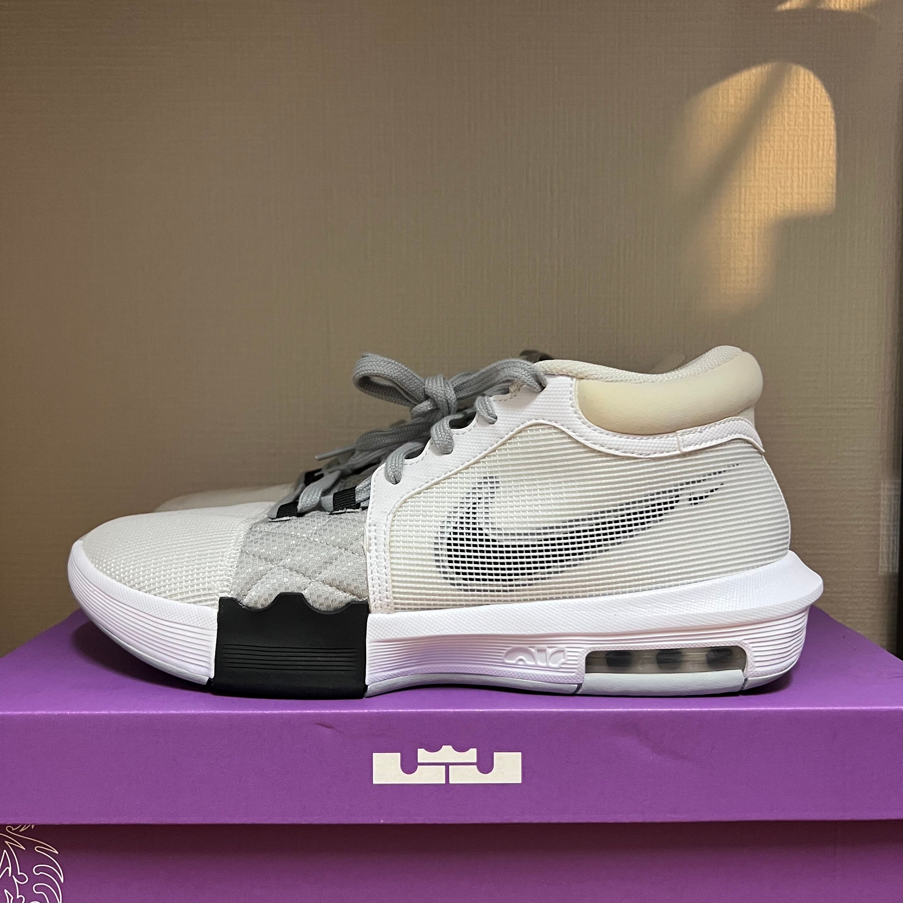 ナイキ レブロン ウィットネス8 "ホワイト/ライトスモークグレー/ブラック"