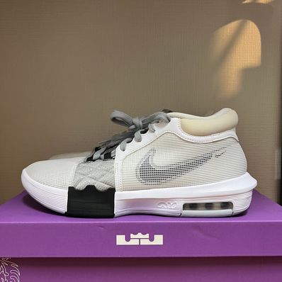 Nike LeBron Witness 8 "White/Light Smoke Grey/Black"