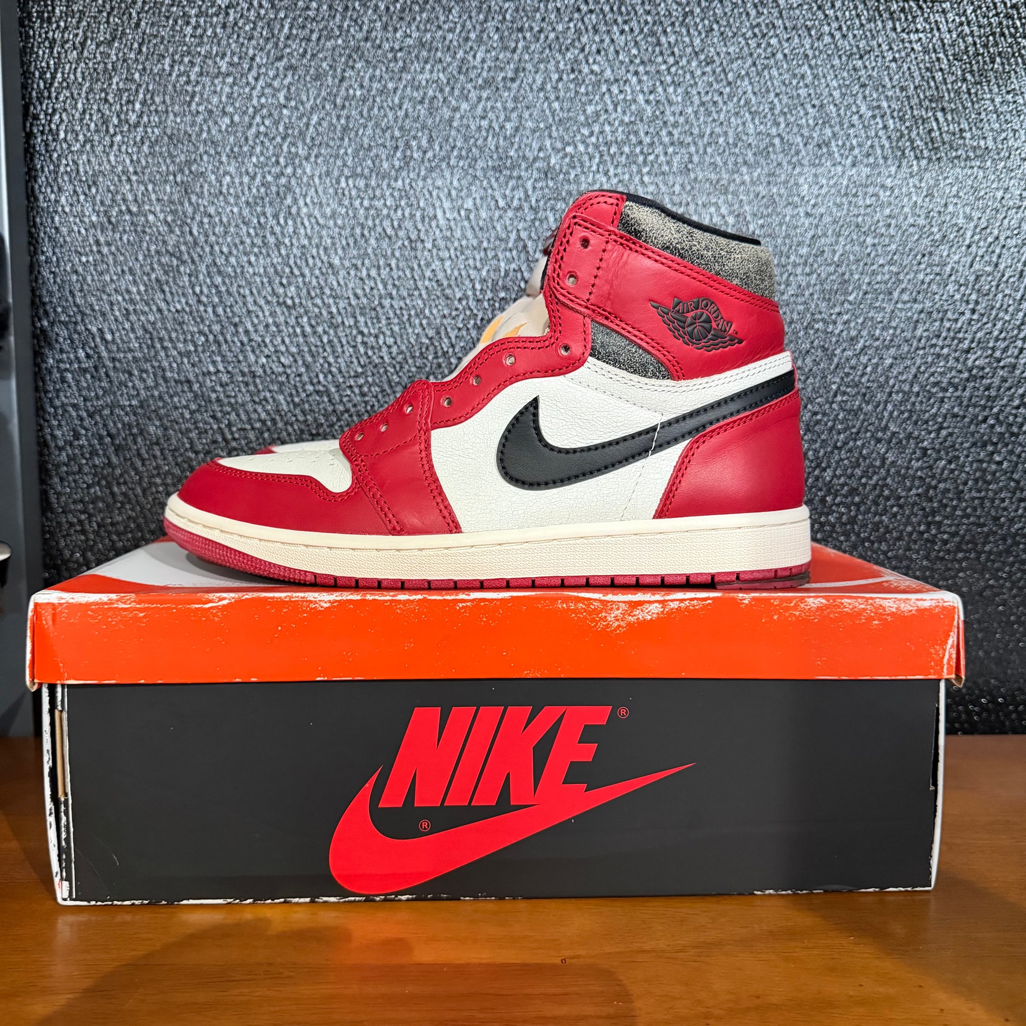 Nike Air Jordan 1 High OG "Lost & Found/Chicago"