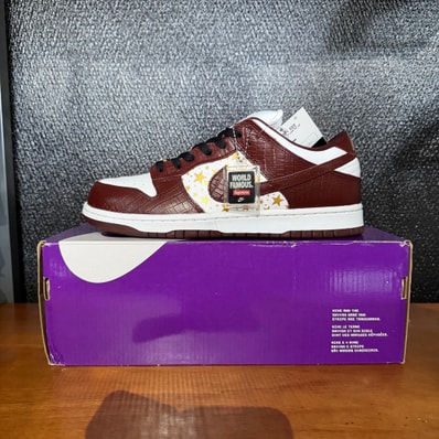 Supreme × Nike SB Dunk Low OG QS Gold Stars "White/Barkroot Brown"