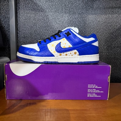 Supreme × Nike SB Dunk Low OG QS Gold Stars "White/Hyper Blue"