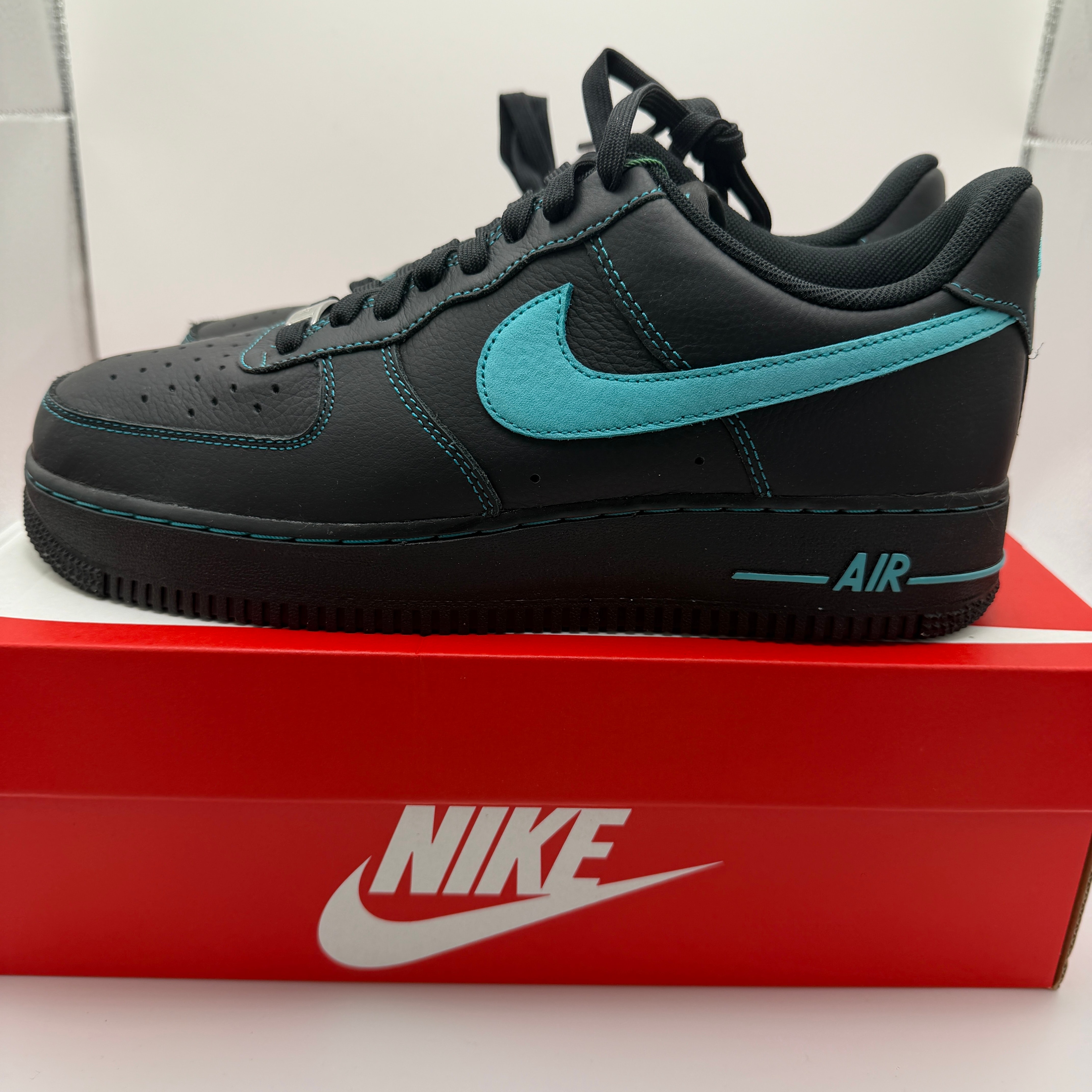 Nike Air Force 1 Low "Black Tiffany"