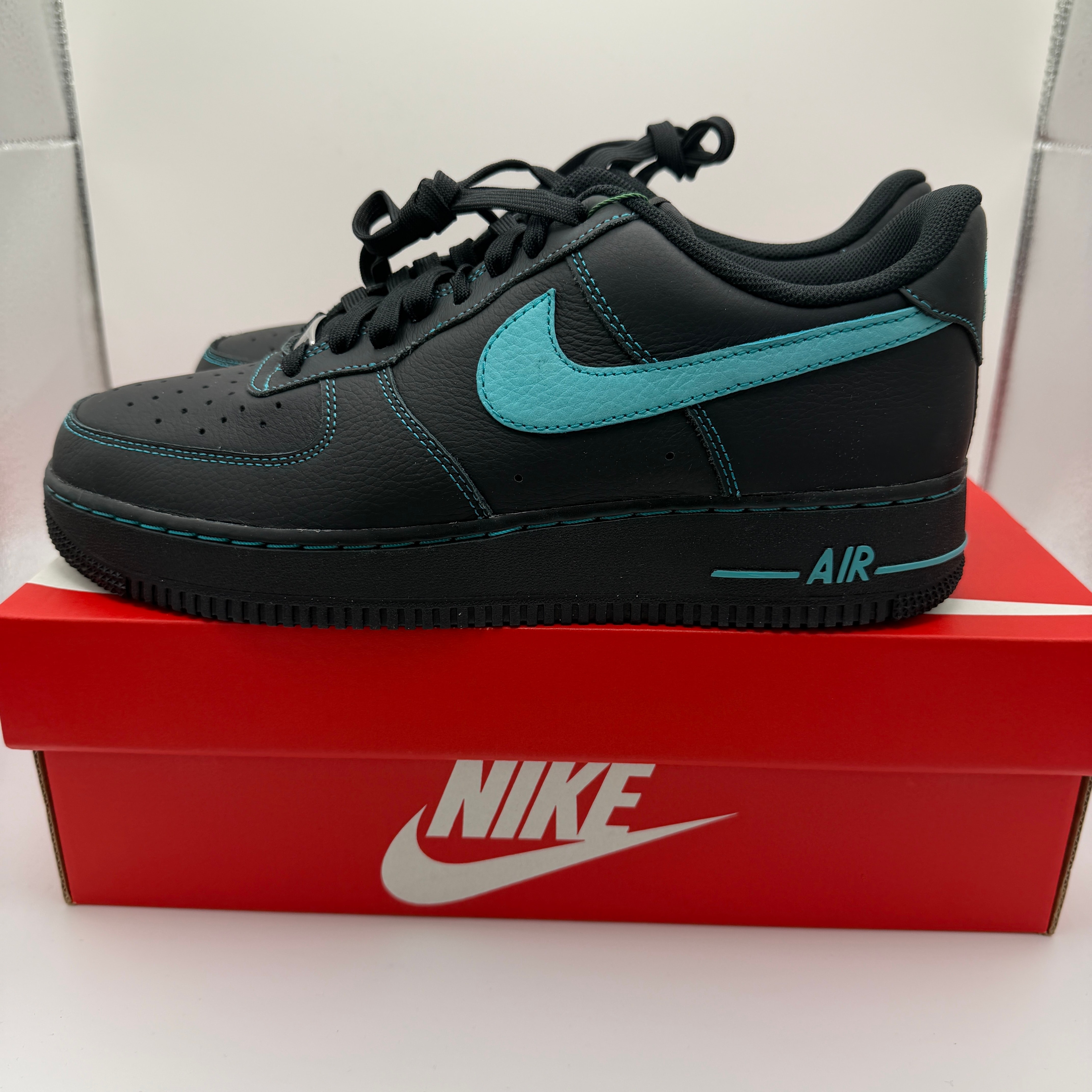 Nike Air Force 1 Low "Black Tiffany"