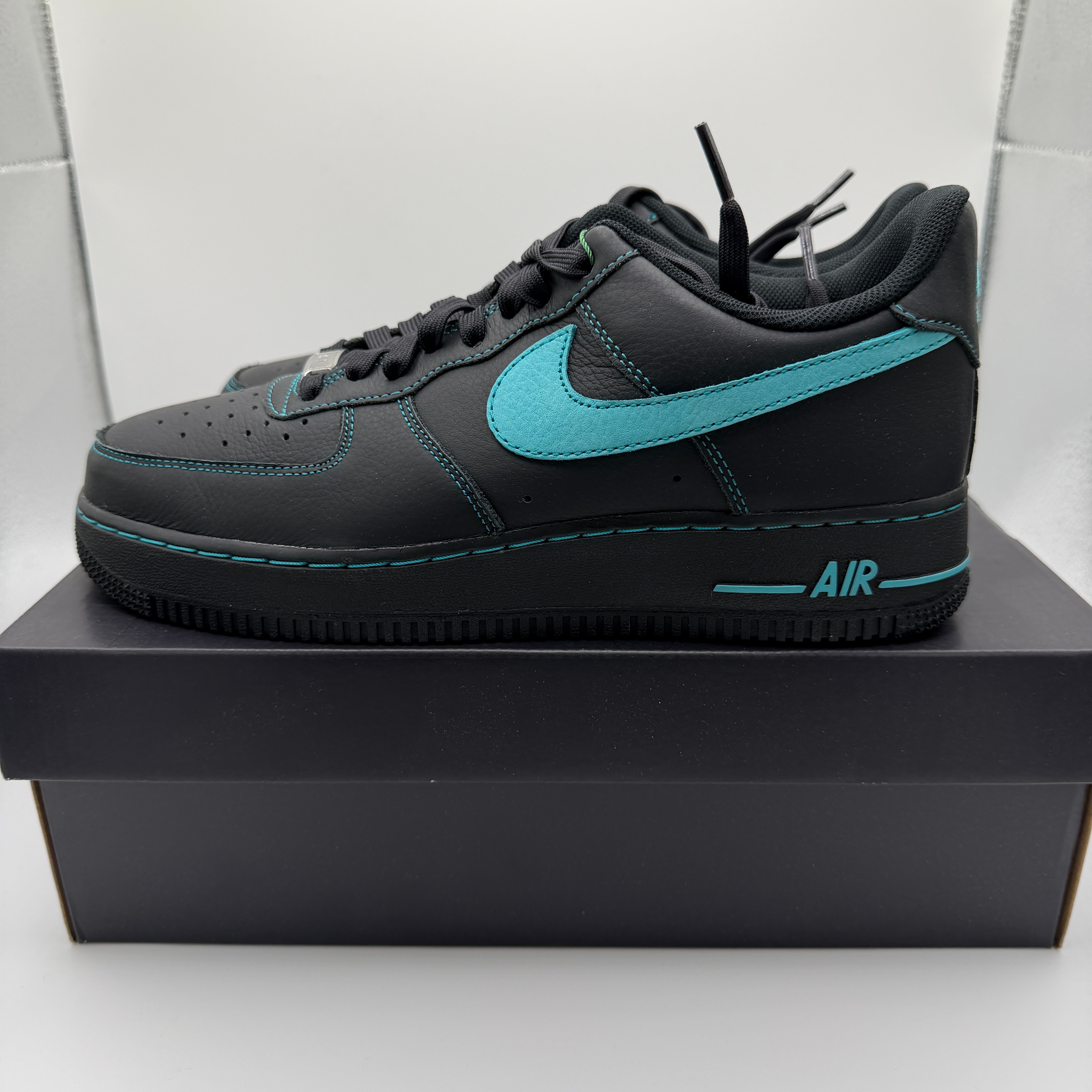 Nike Air Force 1 Low "Black Tiffany"