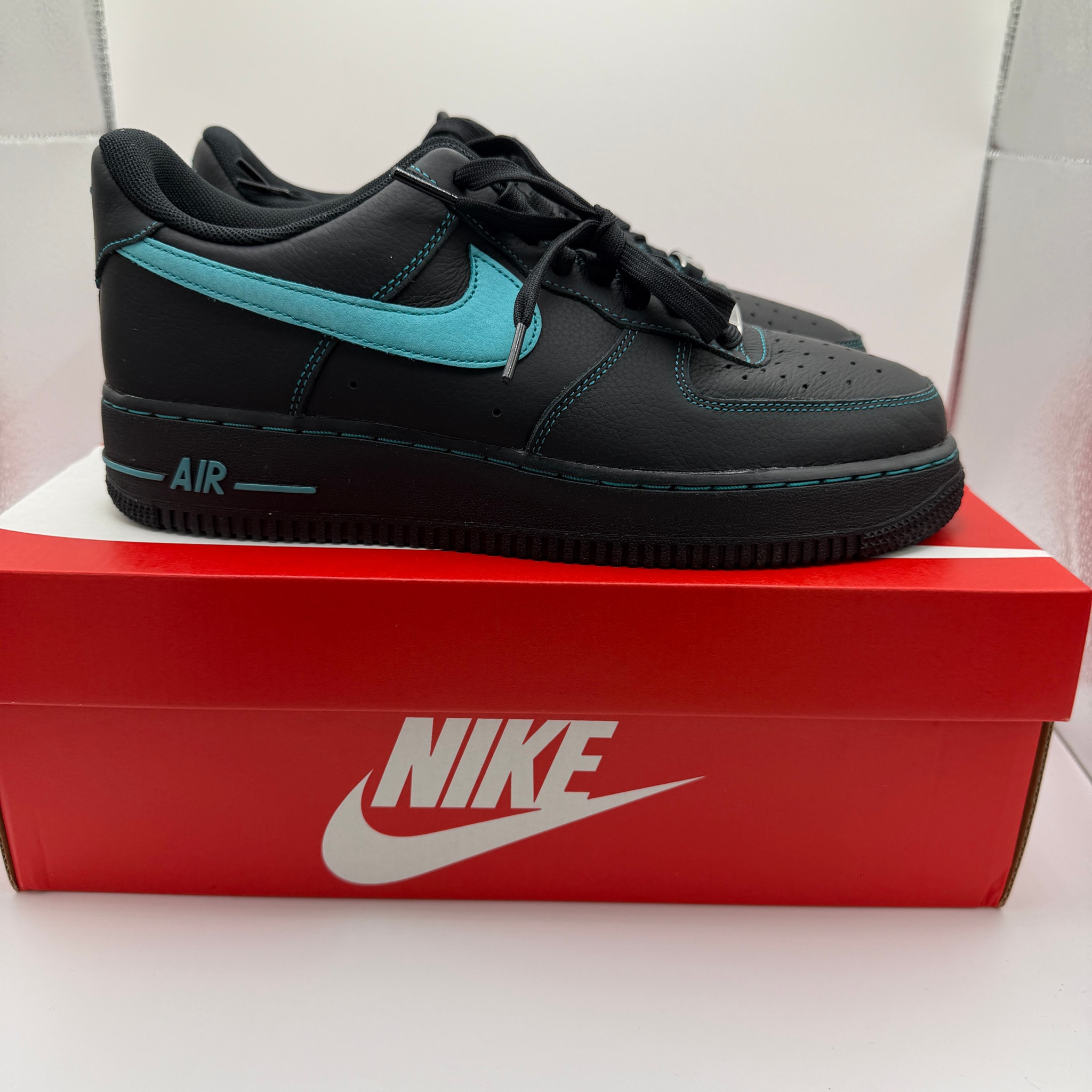 Nike Air Force 1 Low "Black Tiffany"