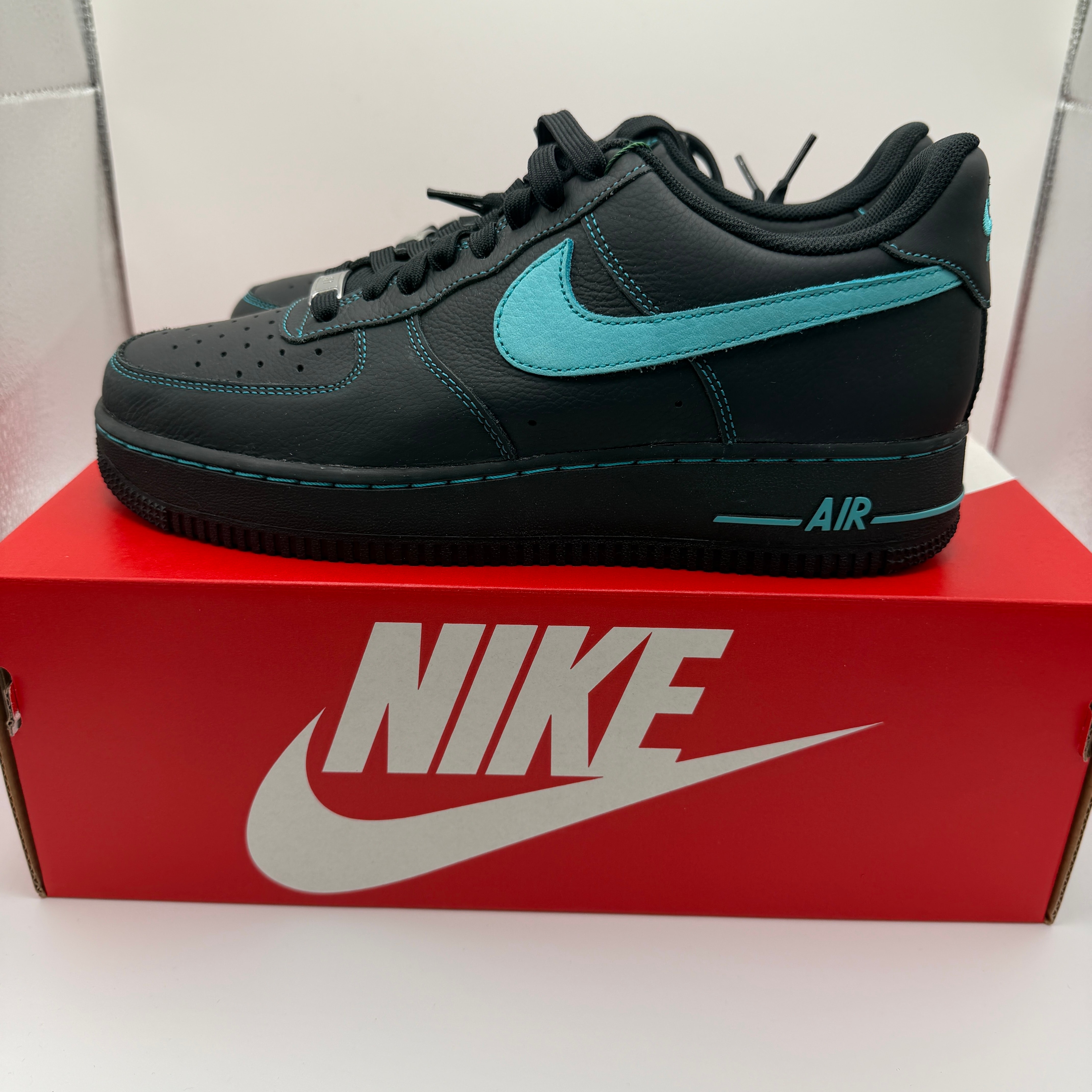 Nike Air Force 1 Low "Black Tiffany"