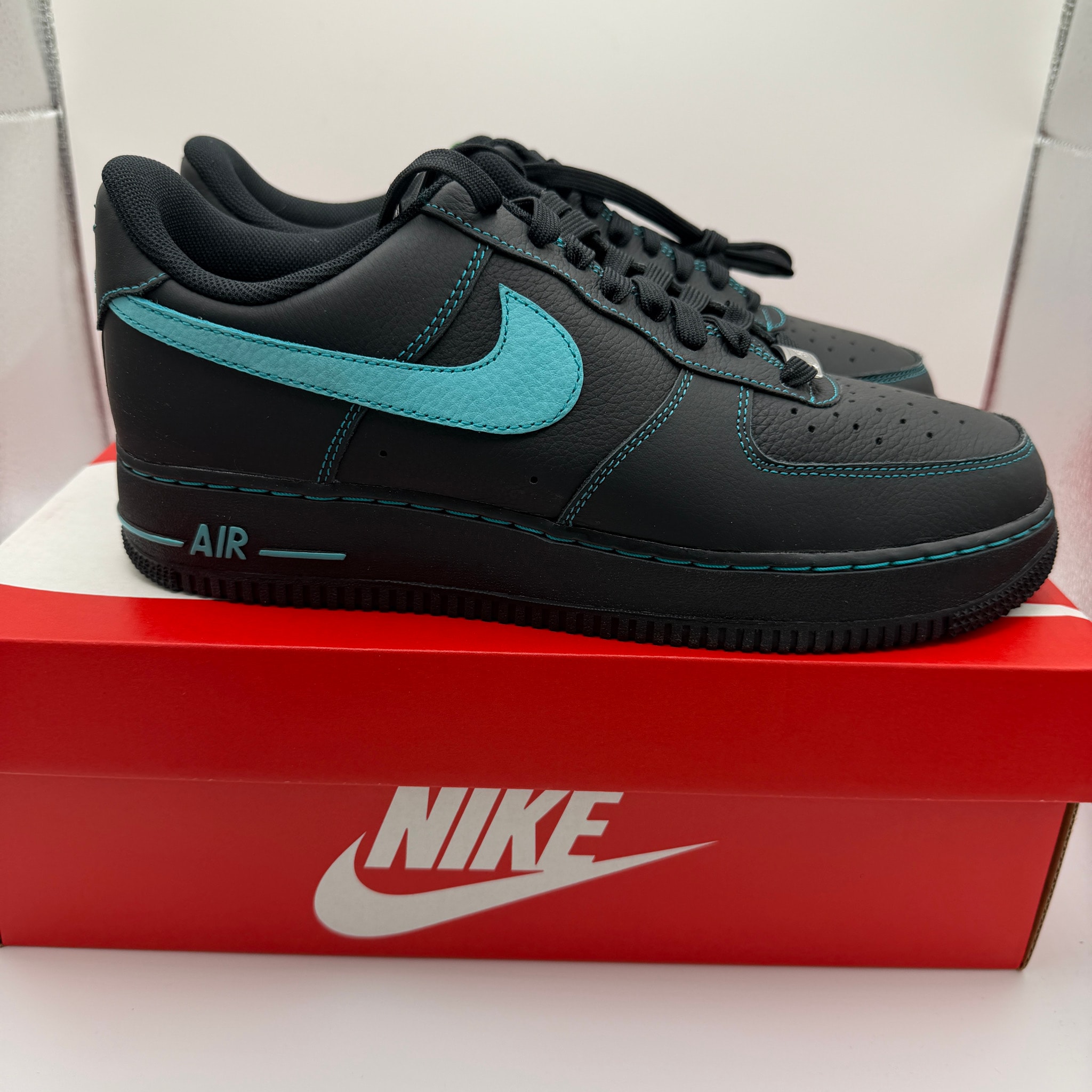Nike Air Force 1 Low "Black Tiffany"