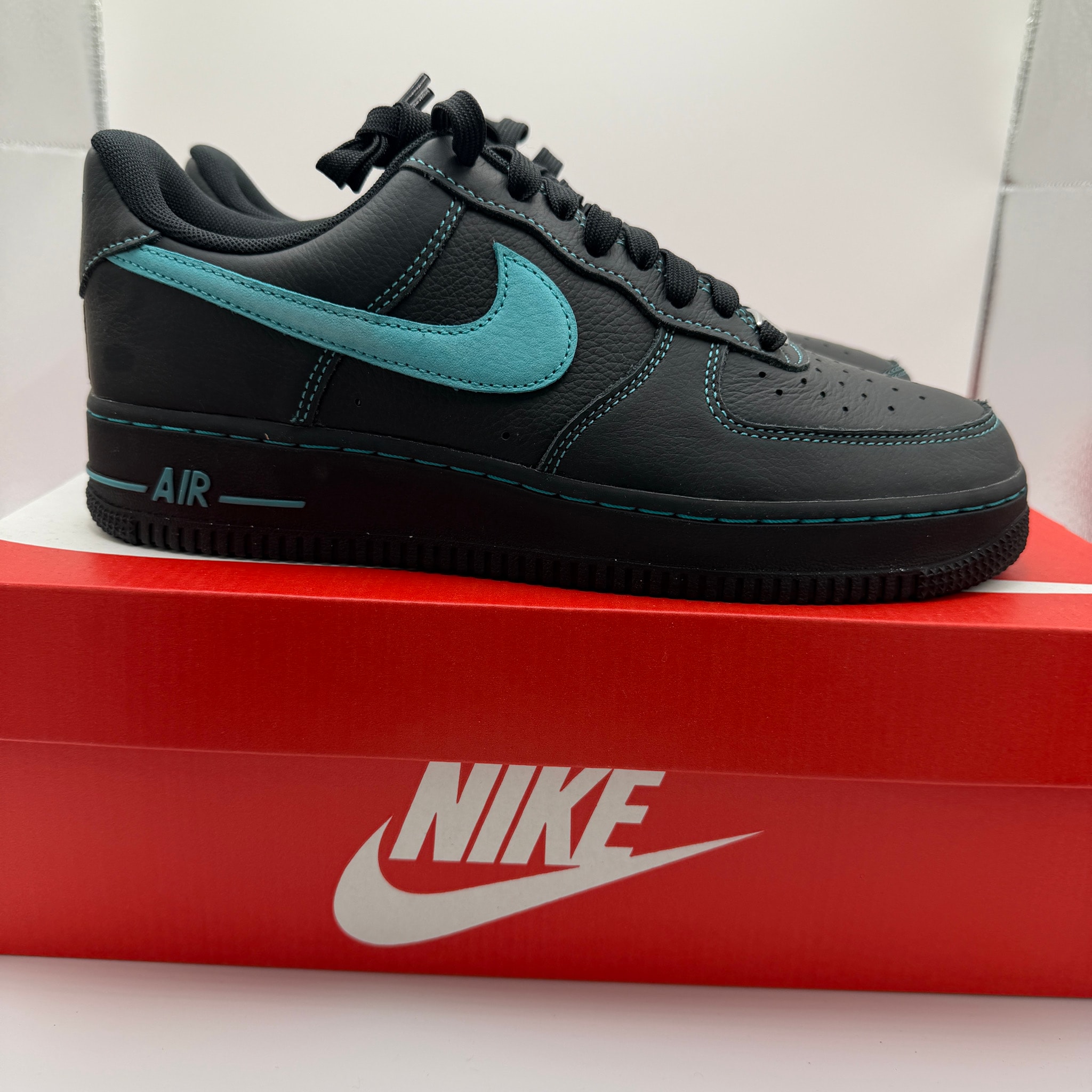 Nike Air Force 1 Low "Black Tiffany"