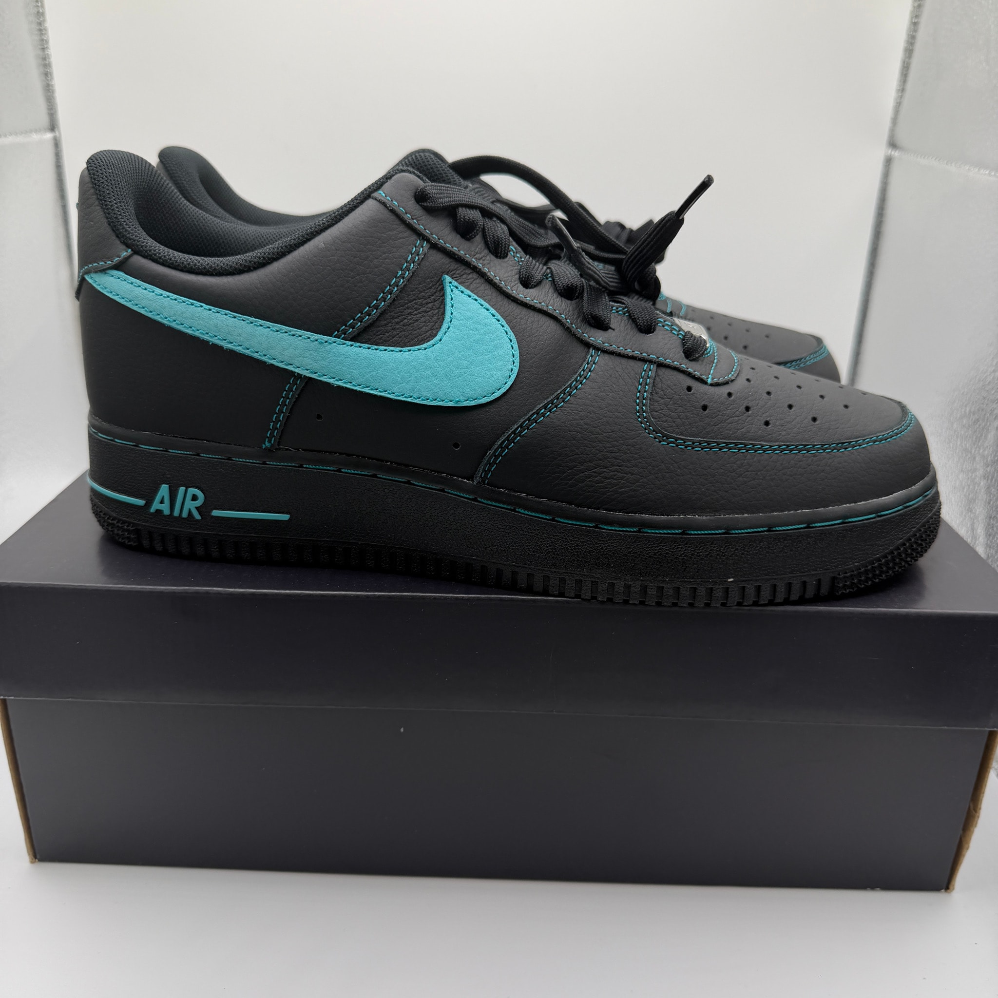 Nike Air Force 1 Low "Black Tiffany"