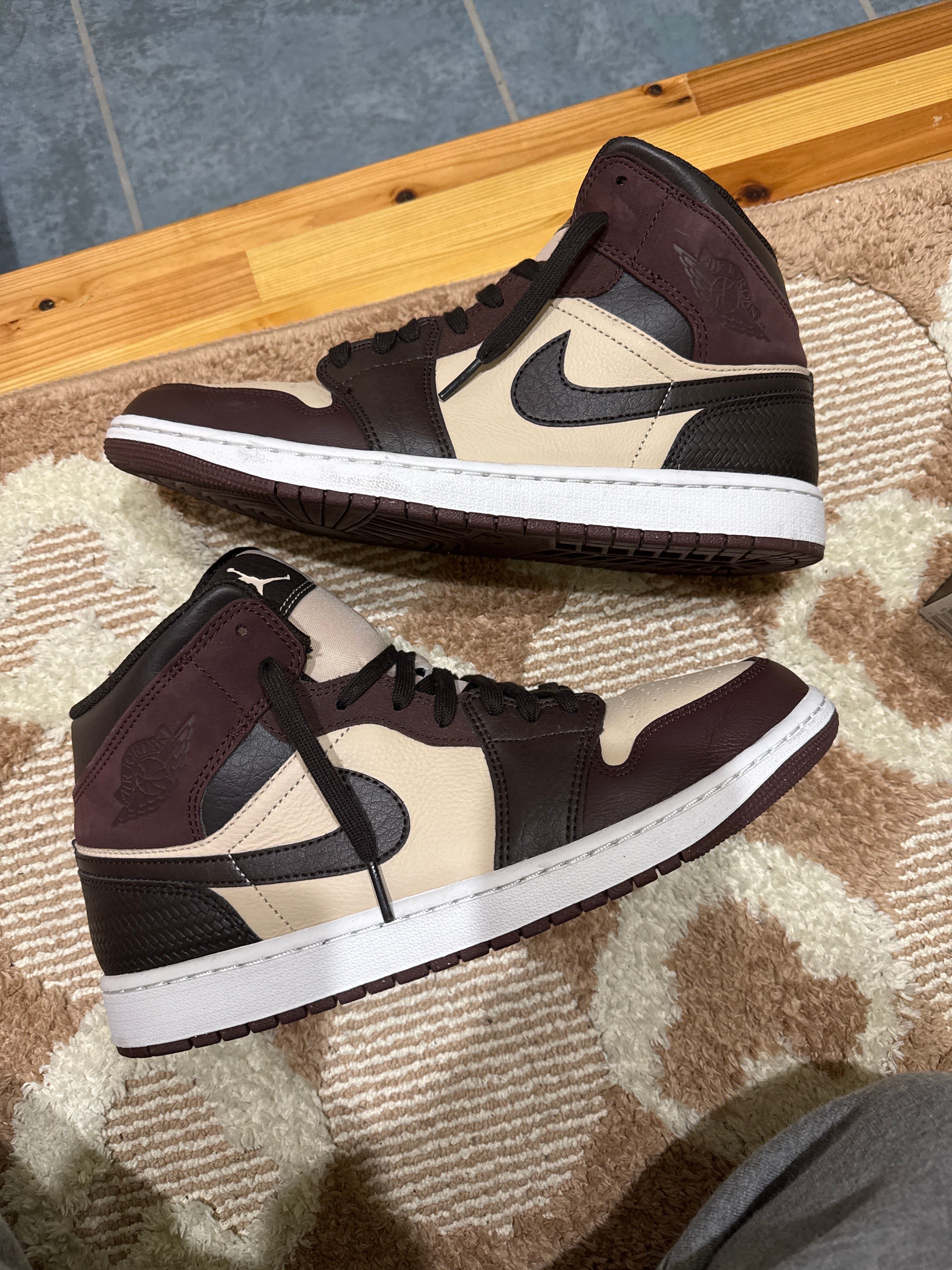 Nike Air Jordan 1 Mid SE "Paris YMCA"