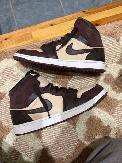 Nike Air Jordan 1 Mid SE "Paris YMCA"