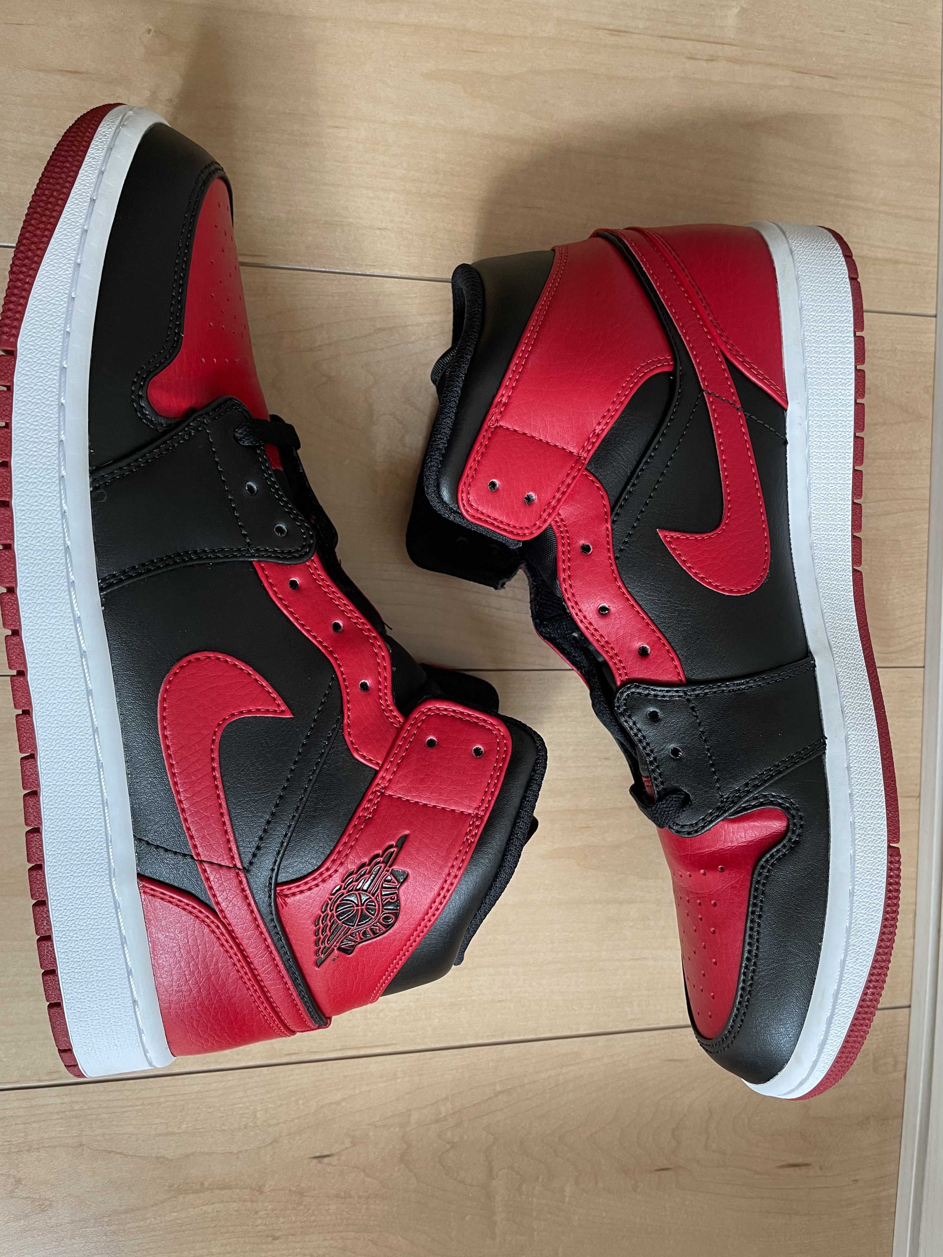 Nike Air Jordan 1 Mid "Bred"