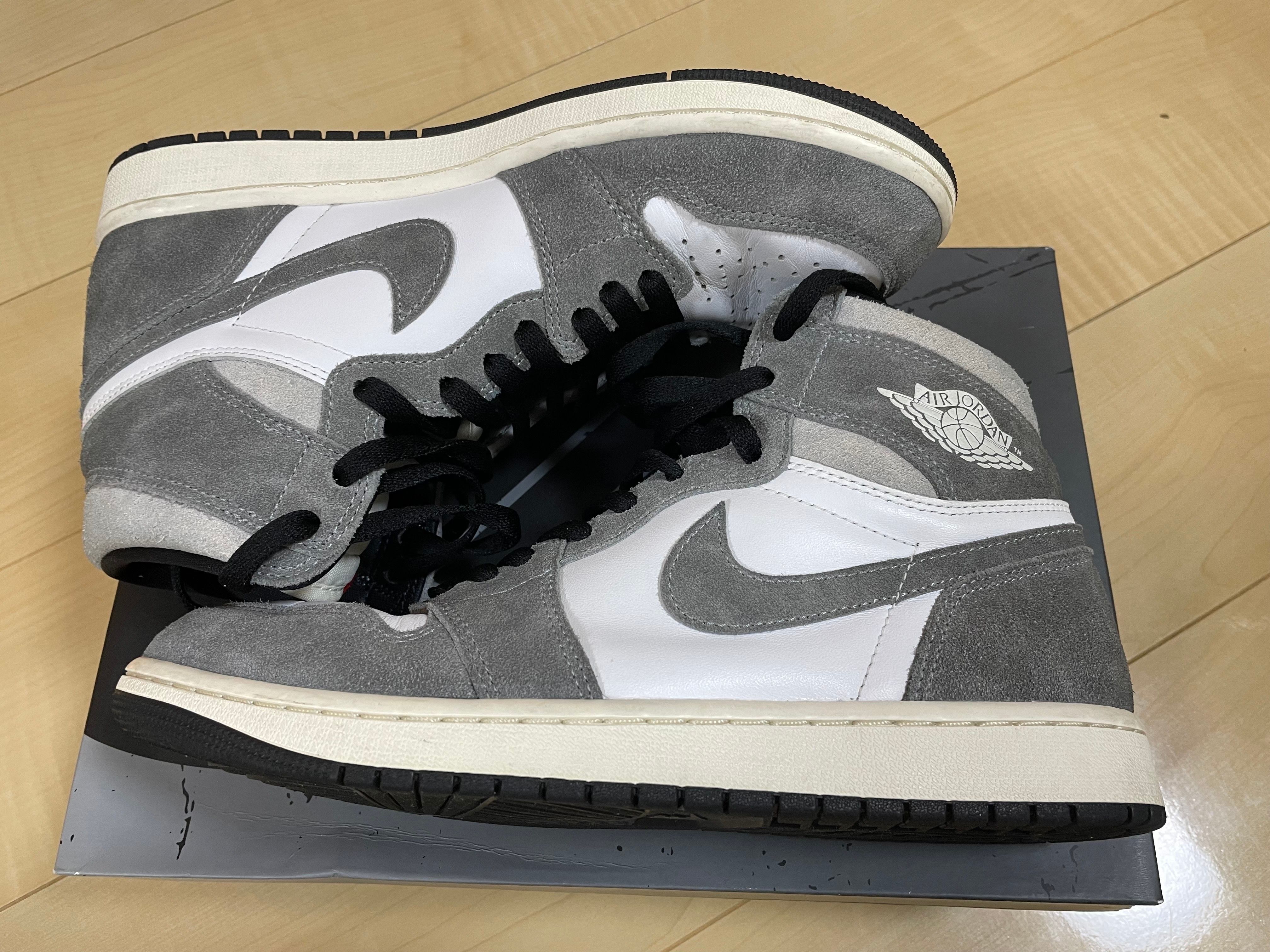 Nike Air Jordan 1 Retro High OG "Black and Smoke Grey"