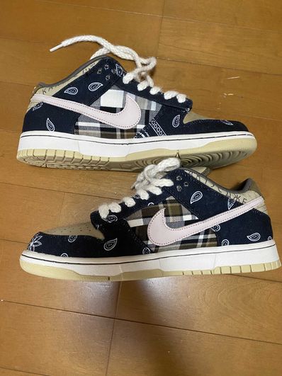 Travis Scott × Nike SB Dunk Low "Black/Parachute Beige"