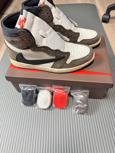 Travis Scott × Nike Air Jordan 1 Retro High OG TS SP "Sail/Dark Mocha"