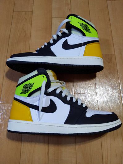 Nike Air Jordan 1 High OG "Volt Gold"