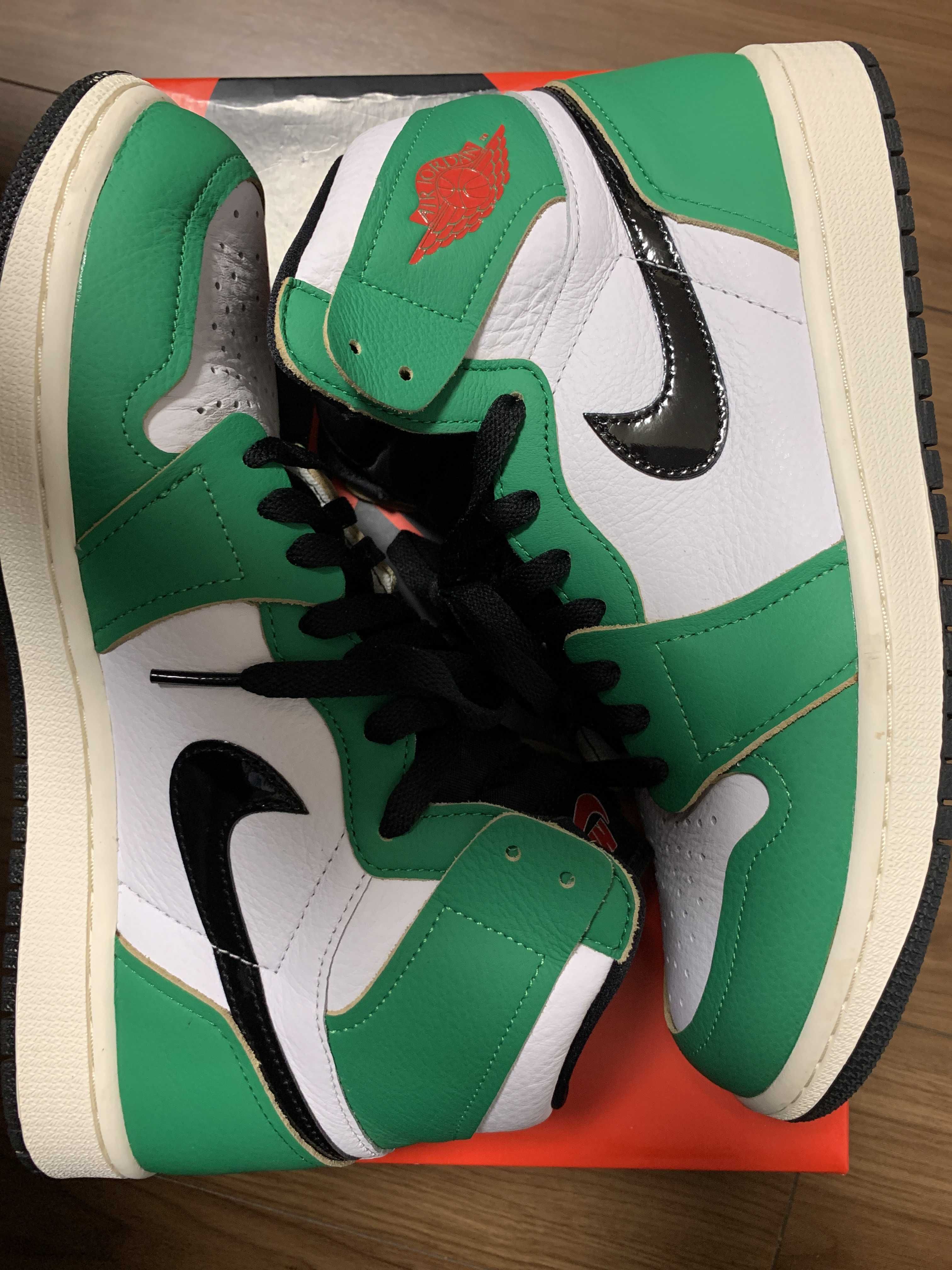 Nike Women's Air Jordan 1 High OG "Lucky Green/White-Sail-Black"   