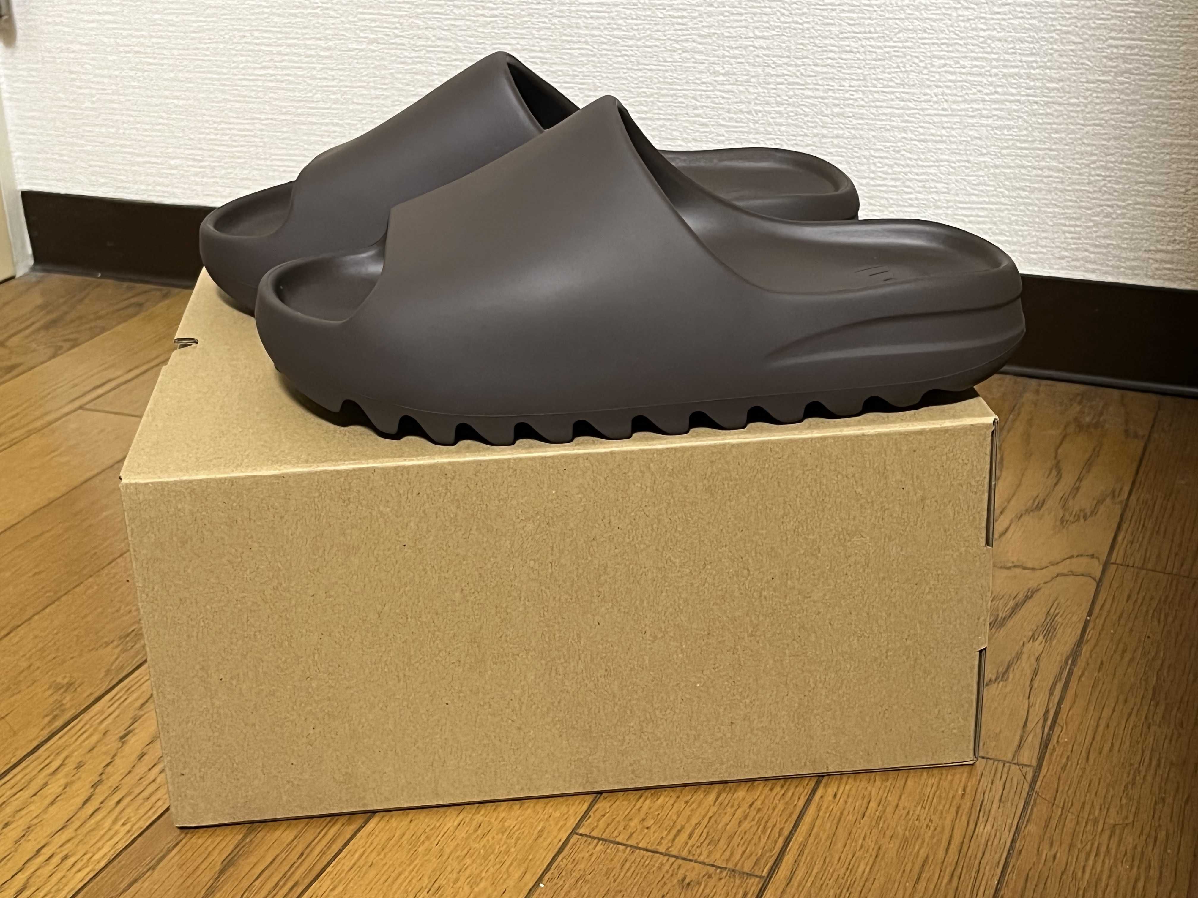 adidas YEEZY Slide "Soot"