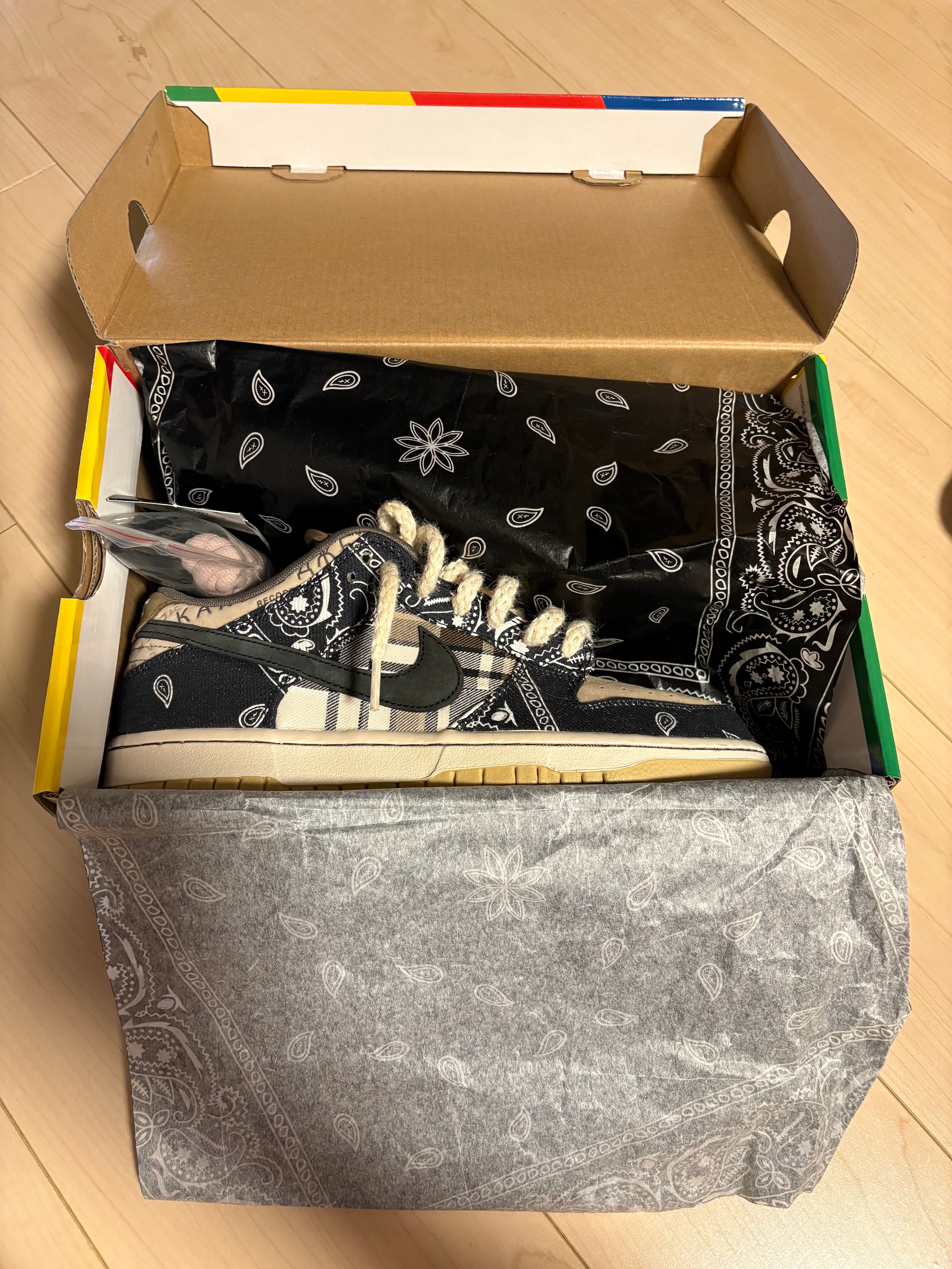 Travis Scott × Nike SB Dunk Low "Black/Parachute Beige"