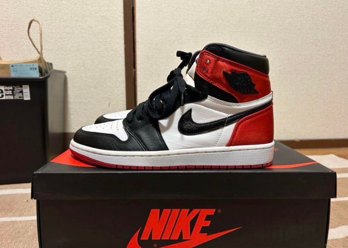 Nike Women's Air Jordan 1 Retro High "Satin Black Toe"
