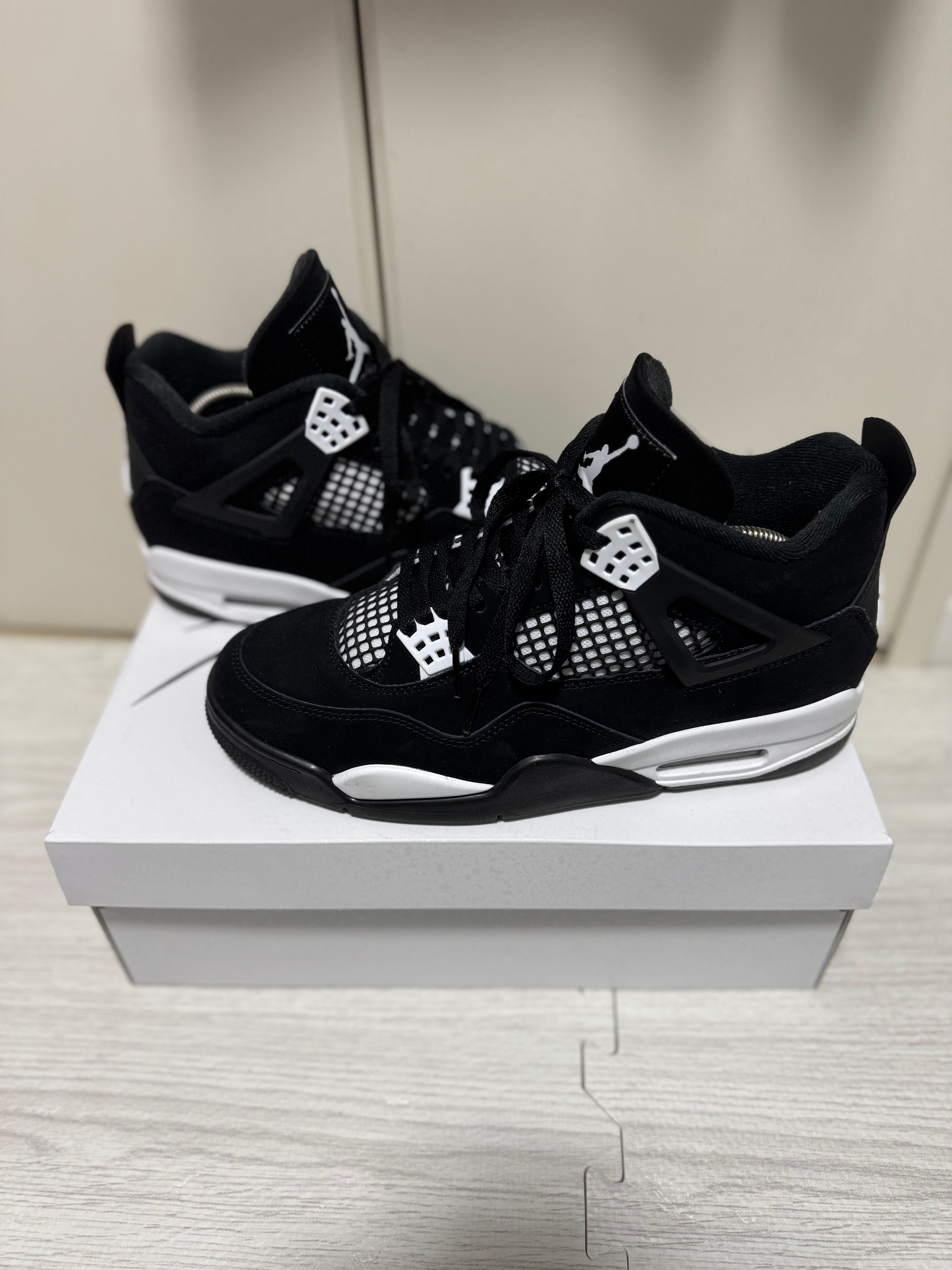 Nike Air Jordan 4 Retro "White Thunder"