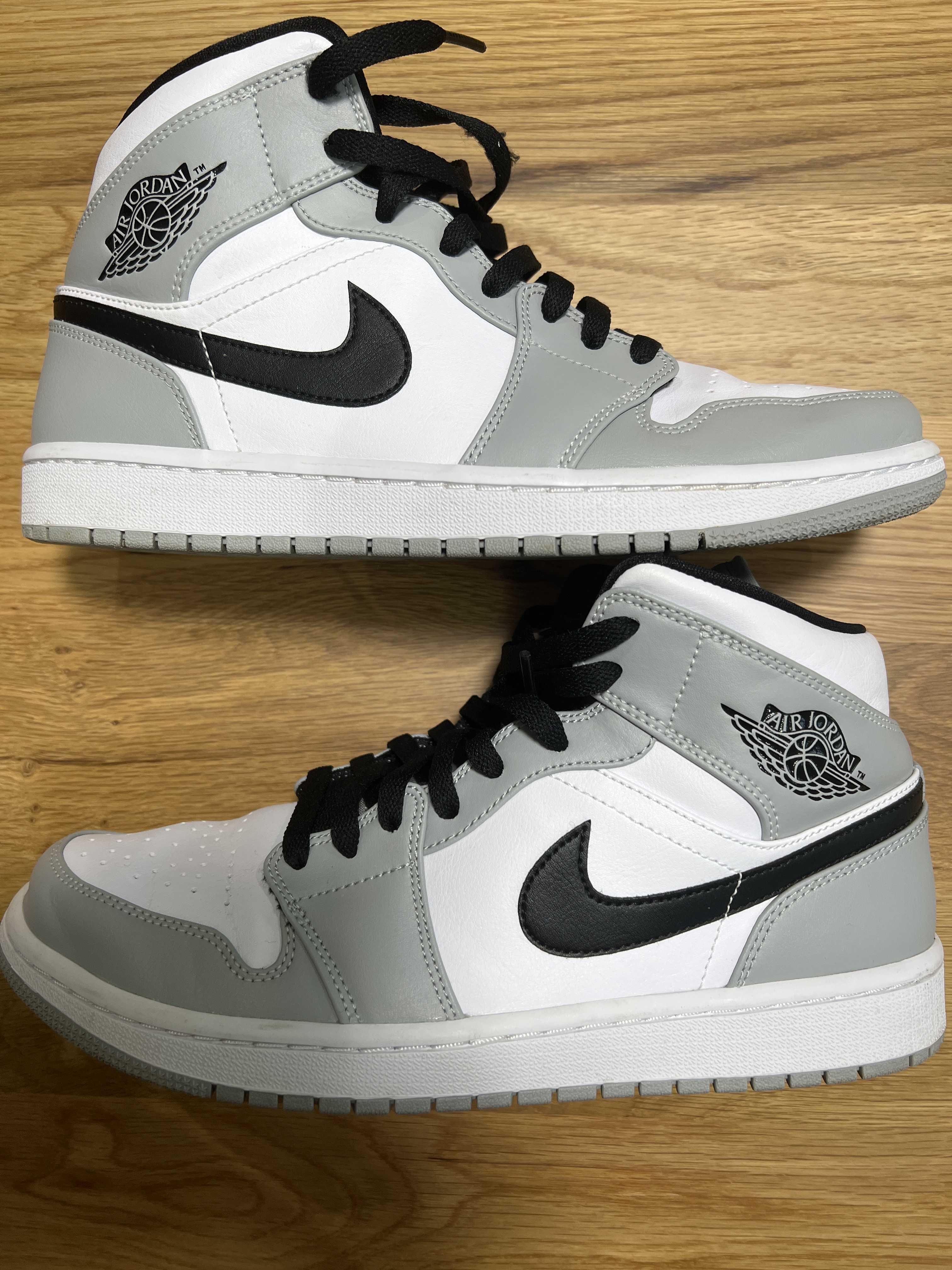 Nike Air Jordan 1 Mid "Light Smoke Grey/White/Black"