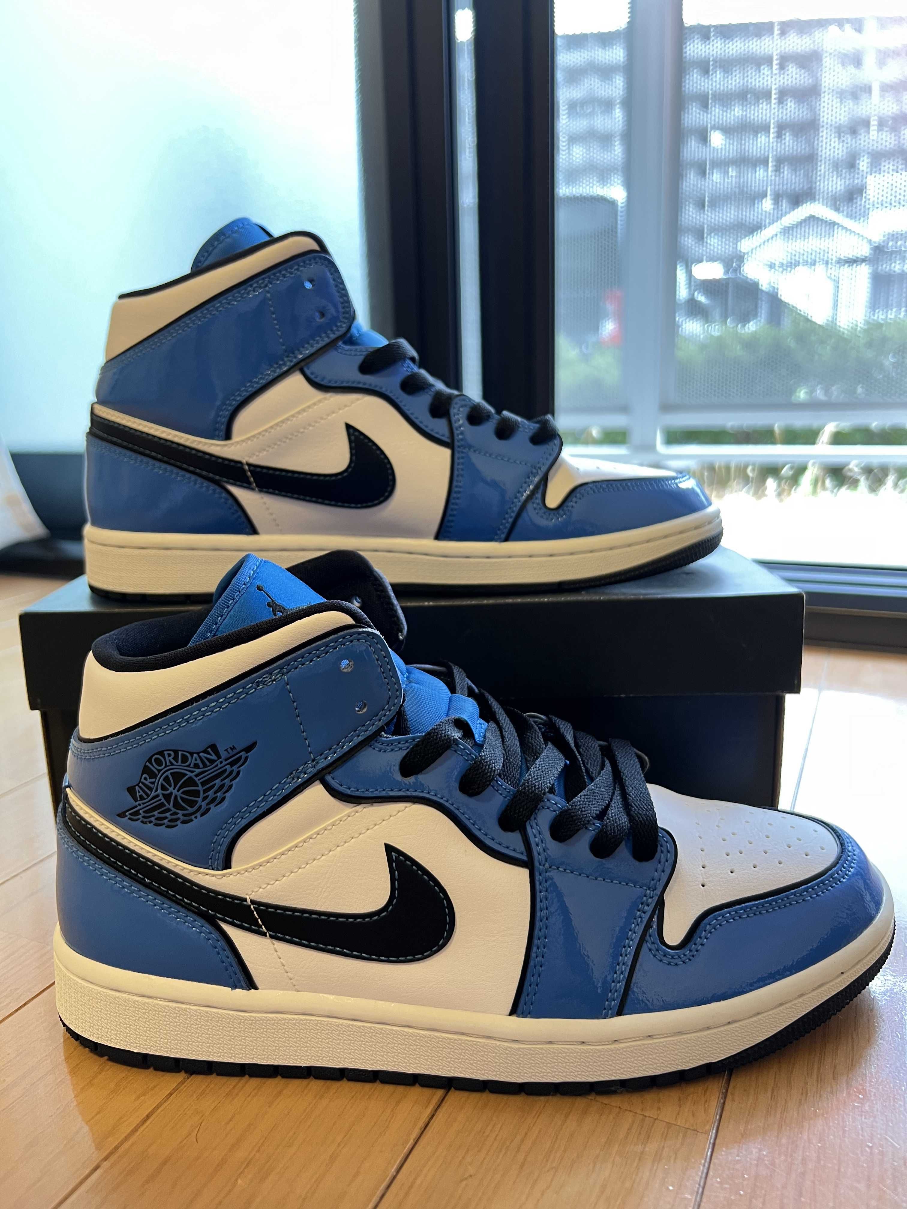 Nike Air Jordan 1 Mid SE "Signal Blue"