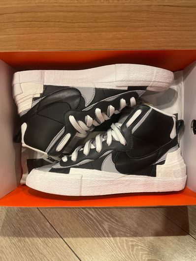 sacai × NIKE BLAZER MID "BLACK/WOLF GREY/WHITE"