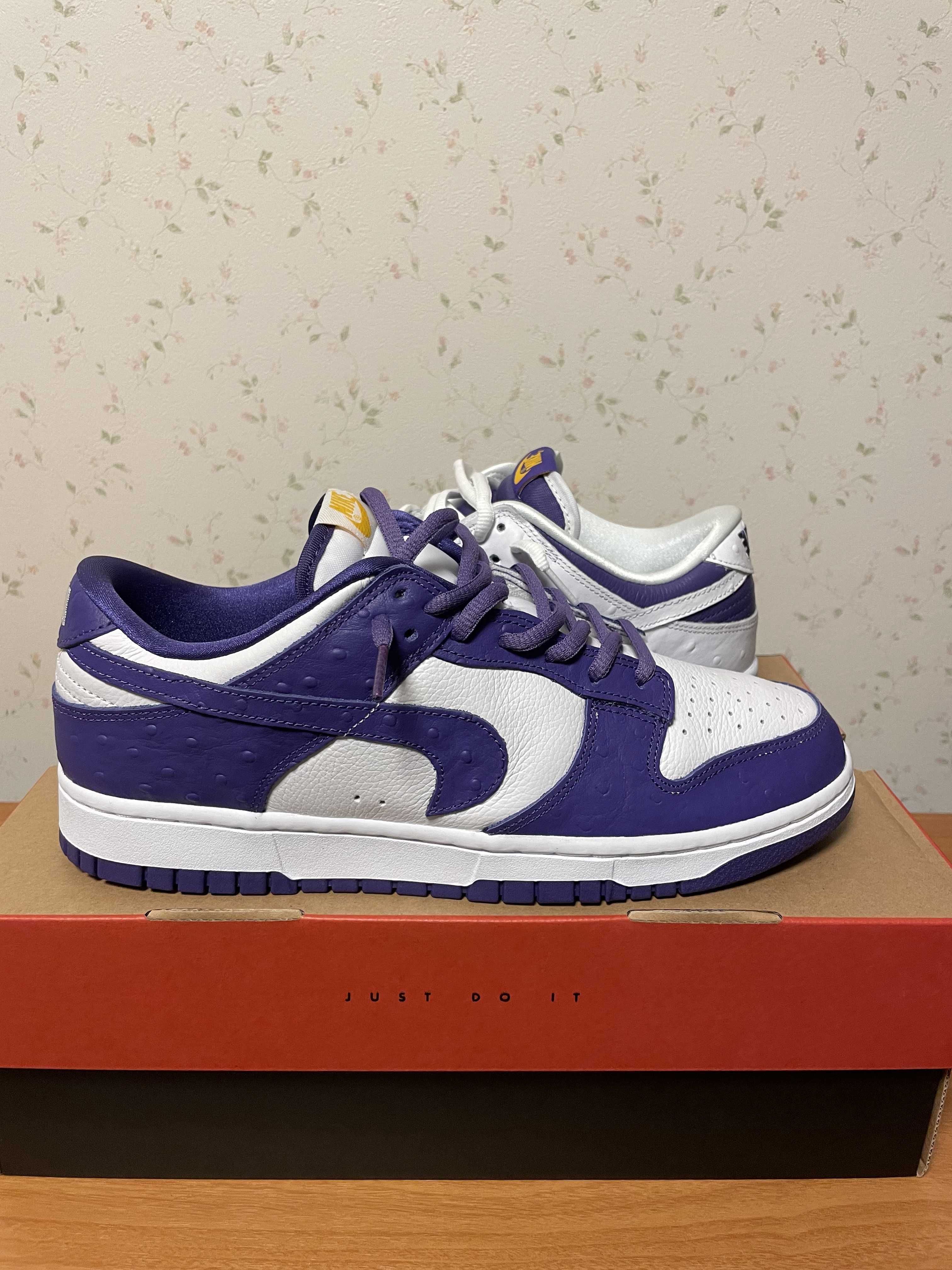 Nike Women's Dunk Low "Made You Look"
