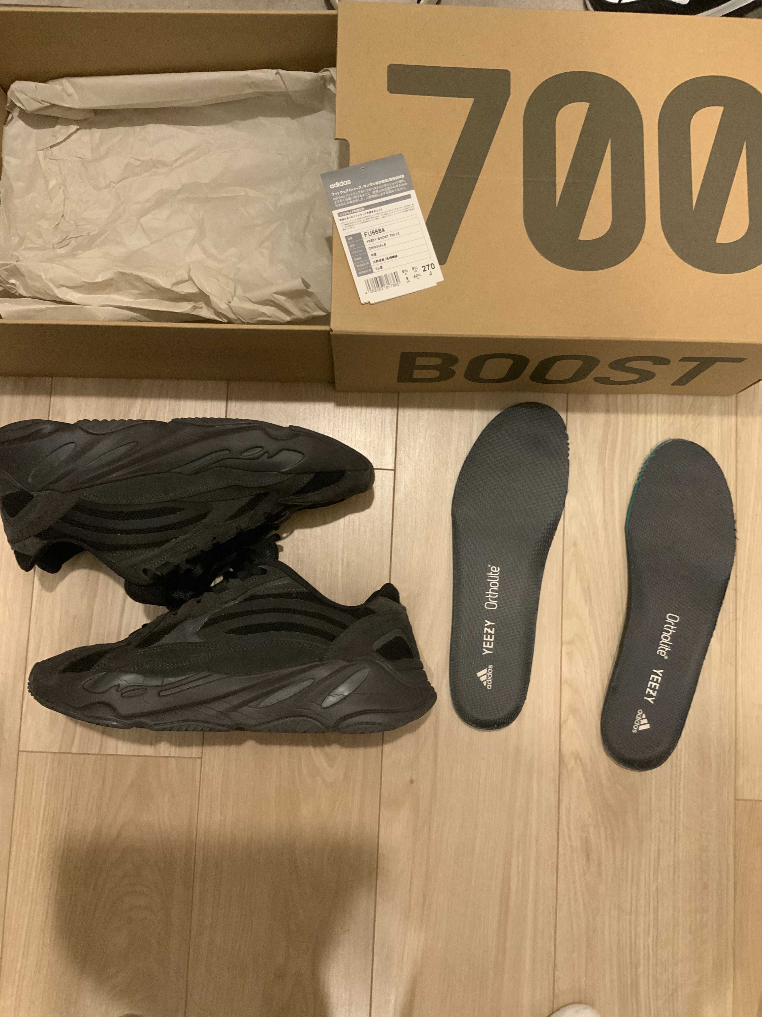 adidas YEEZY BOOST 700 V2 "Vanta"