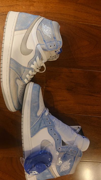 Nike Air Jordan 1 High OG "Hyper Royal"