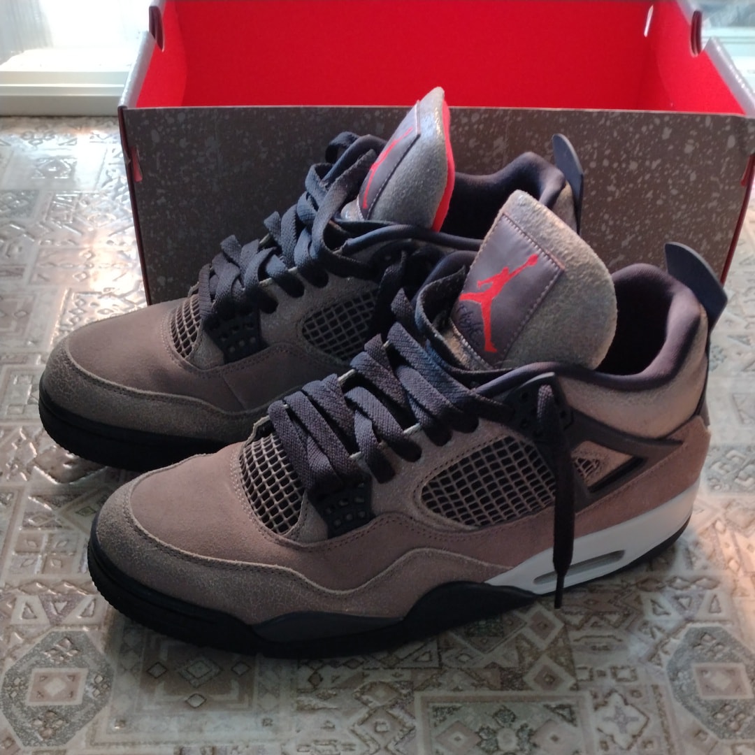 Nike Air Jordan 4 "Taupe Haze"