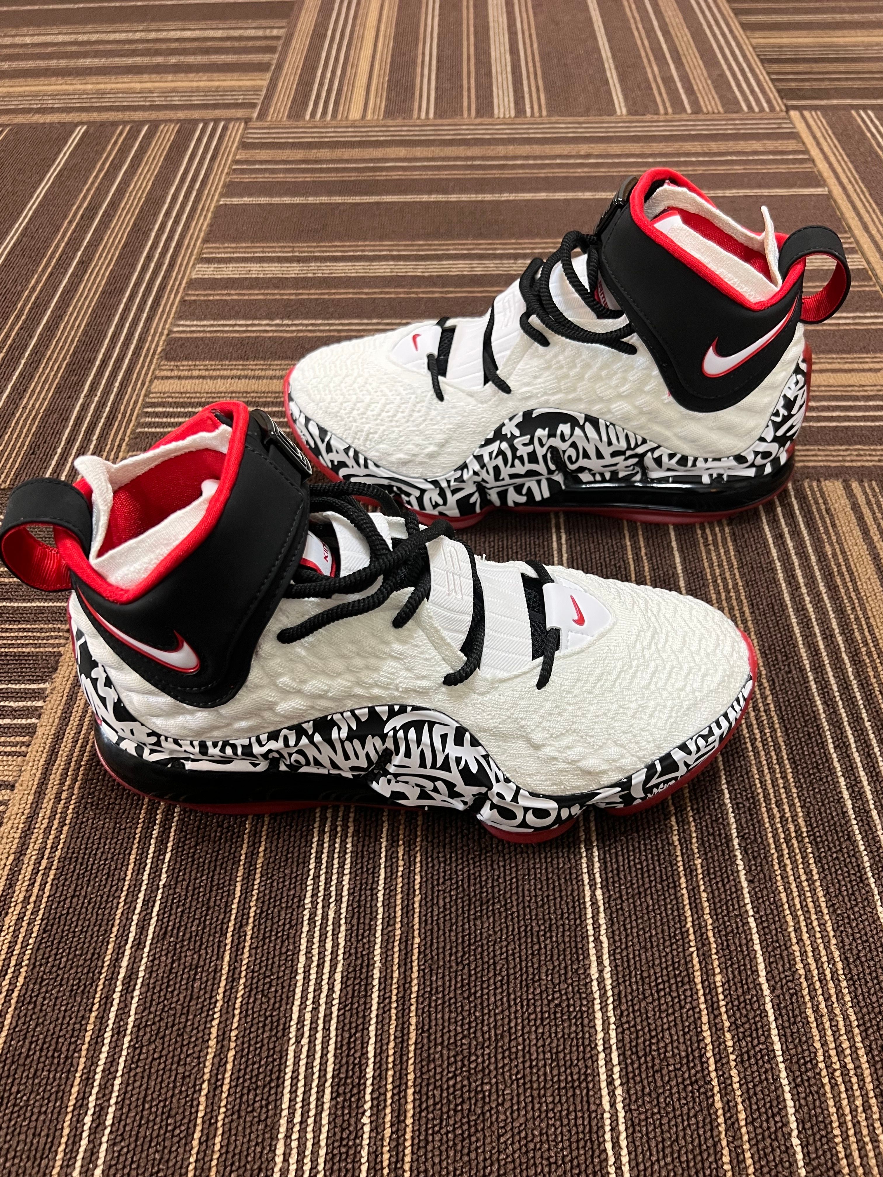 NIKE LEBRON XVII GRAFFITI