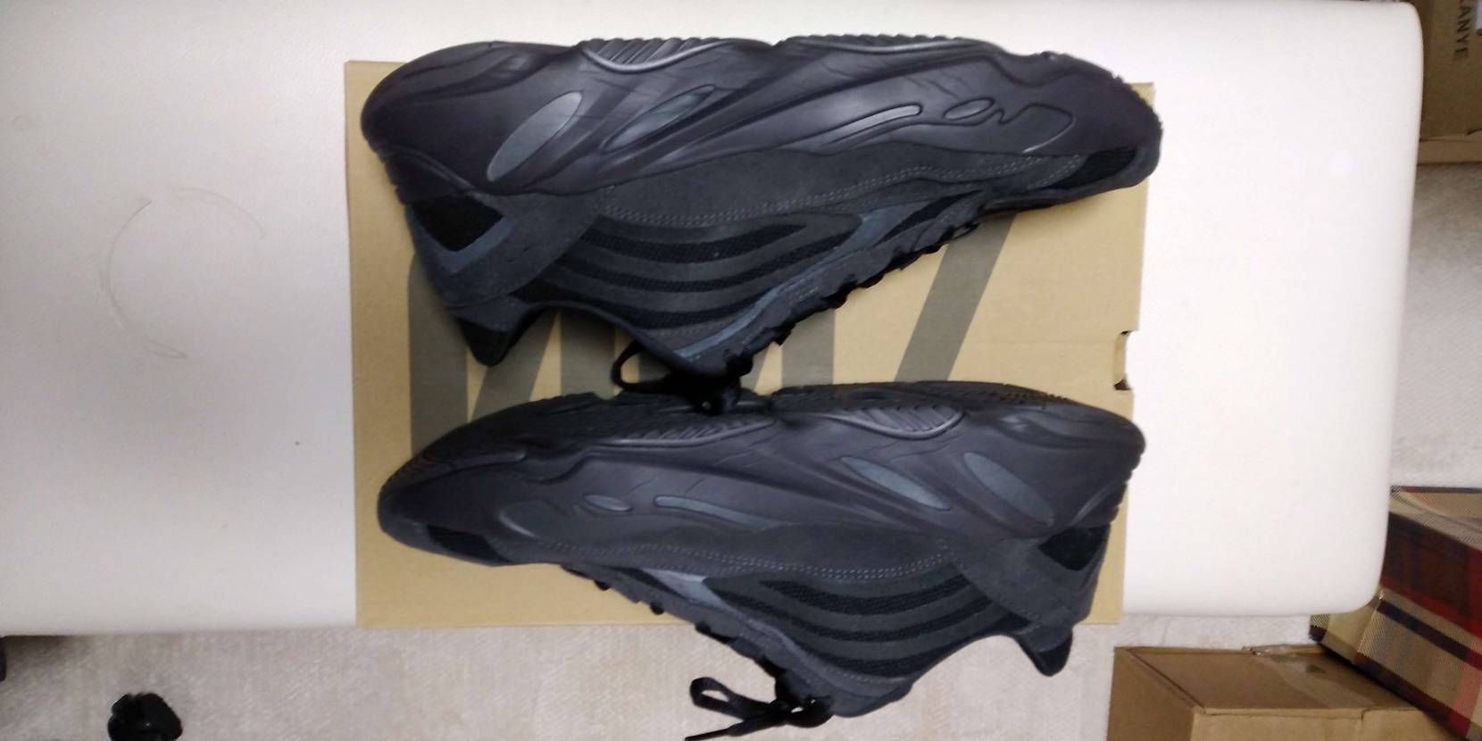 adidas YEEZY BOOST 700 V2 "Vanta"