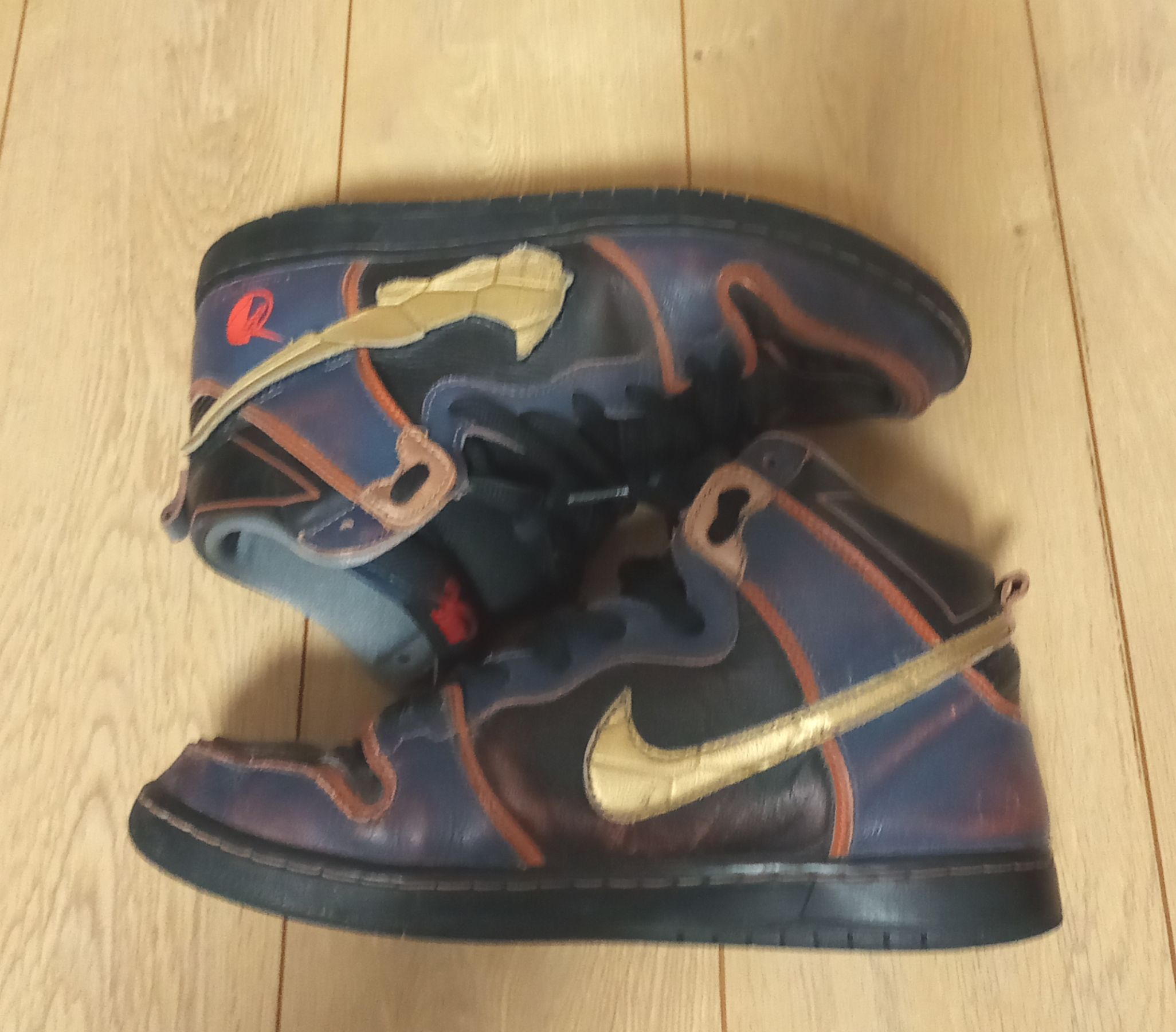 Gundam Unicorn × Nike SB Dunk High PRO QS "Banshee"