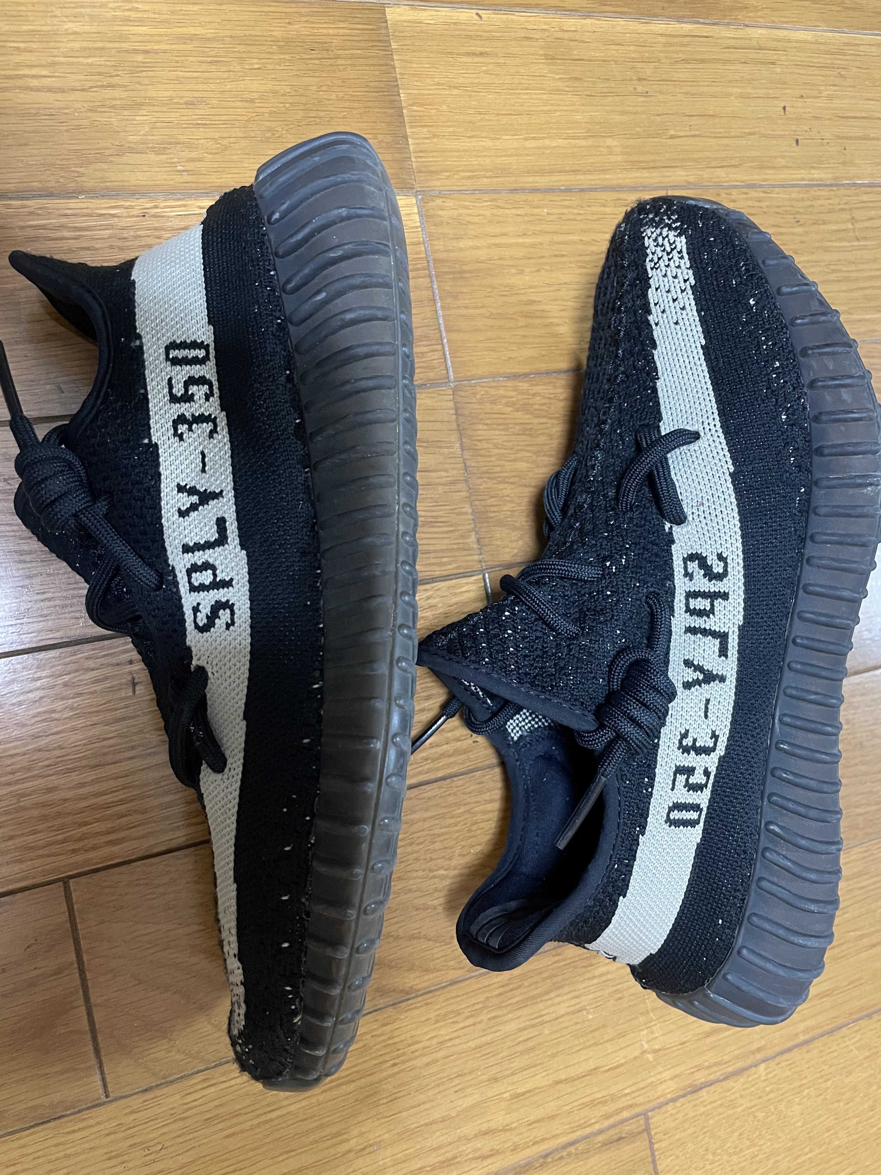 adidas YEEZY Boost 350 V2 "Oreo"