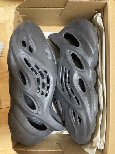 adidas YEEZY Foam Runner "Onyx"